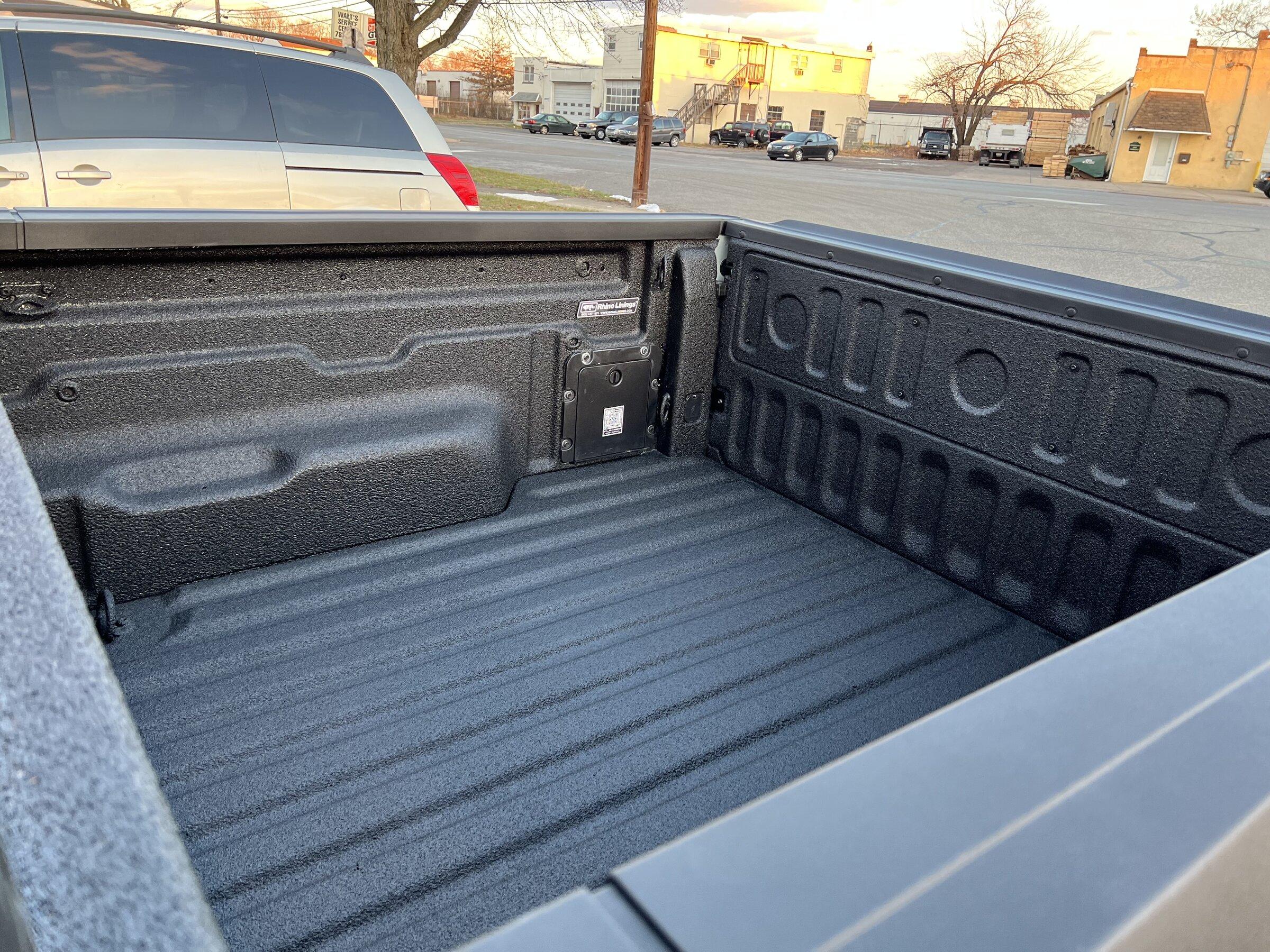 Ford Maverick Difference in the bed liners? image_50386433.JPG