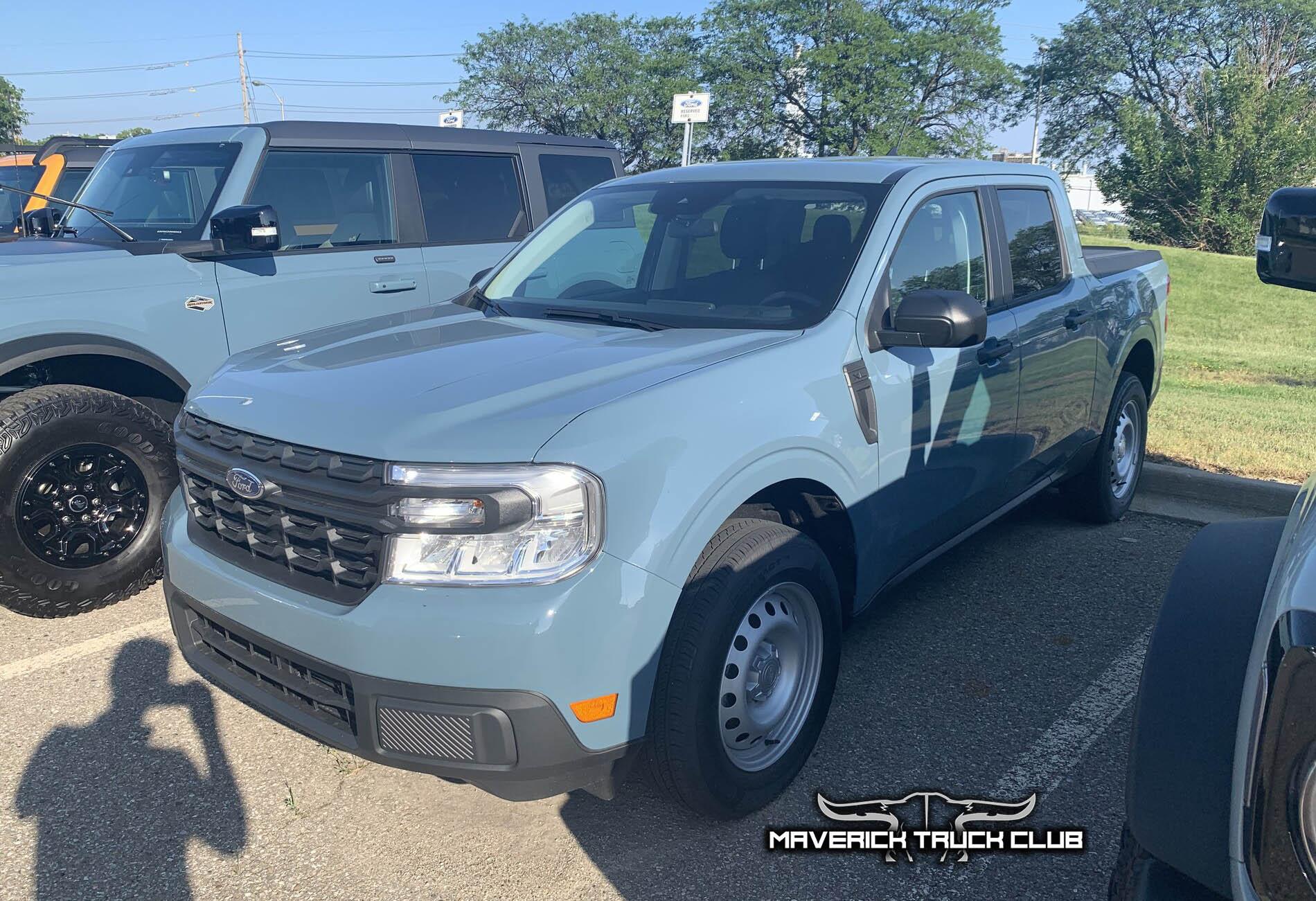 Ford Maverick Ford Maverick vs Bronco size comparison & Area 51 vs Cactus Gray area-51-2022-maverick-vs-2021-bronco-jpe