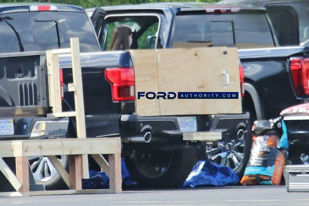Ford Maverick Spy Photos Show Multifunction Ford Tailgate Prototyping In Action style-tailgate-spy-photos-August-2020-003-1024x683