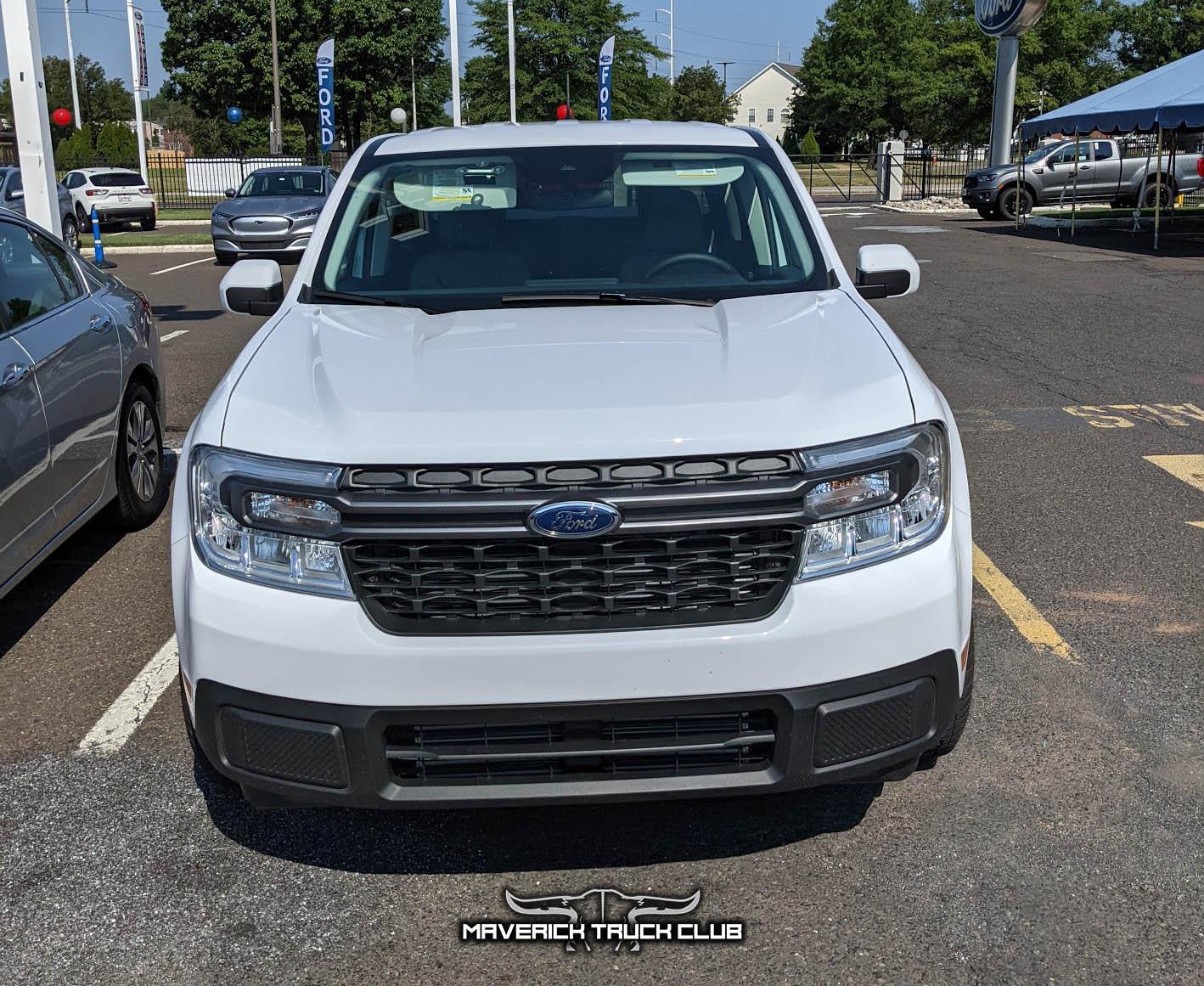 OXFORD White Maverick XLT Pickup 2.jpg