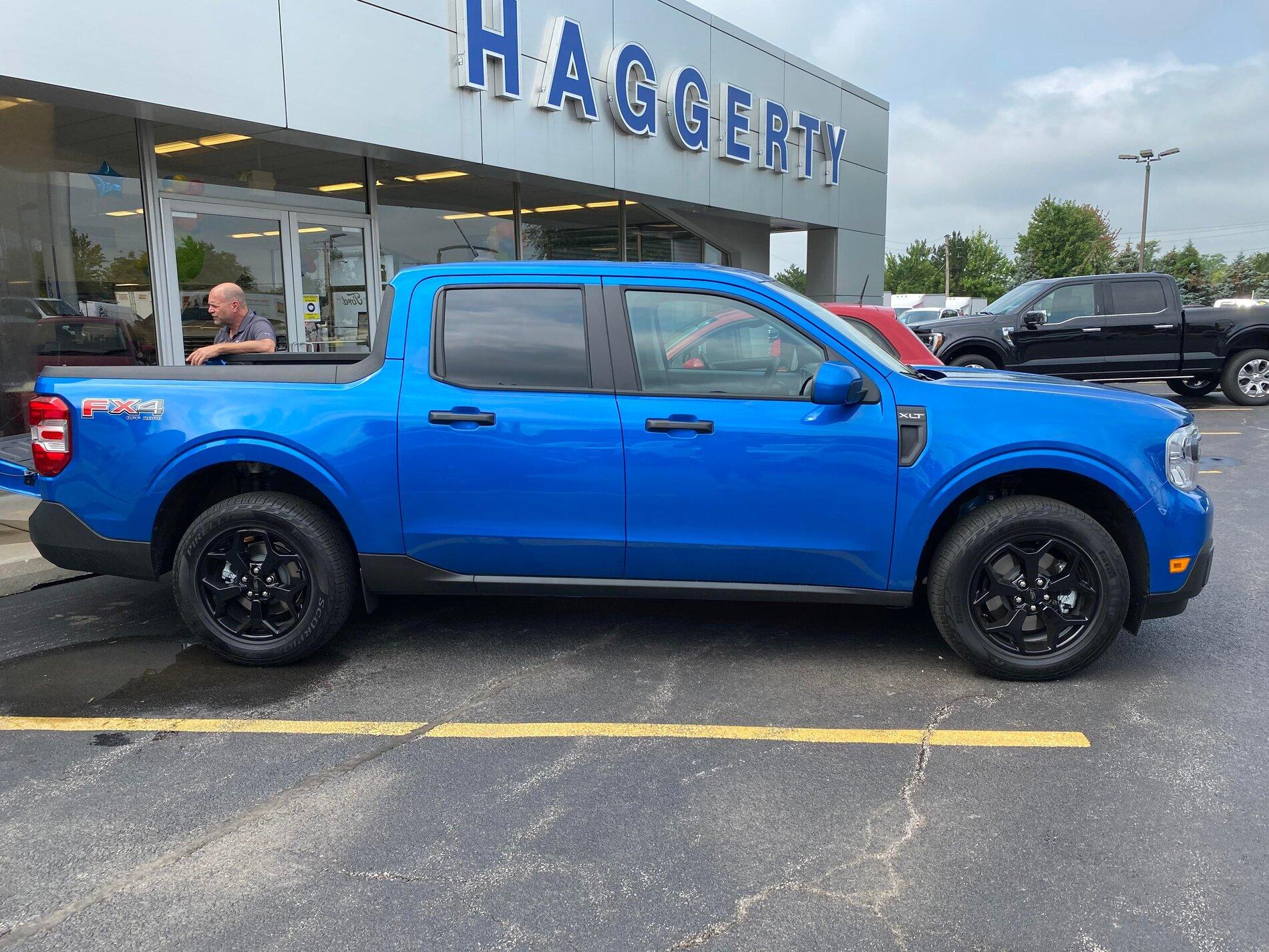 Ford Maverick VELOCITY BLUE Maverick Photos Thread 2022 Ford Maverick XLT FX4 Velocity Blue Black Wheels 4