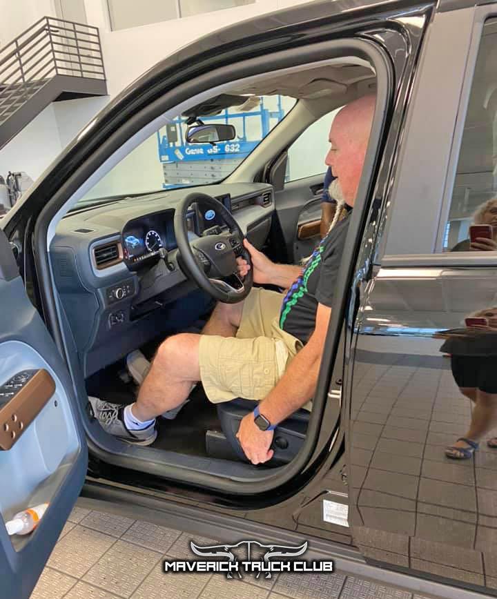 Ford Maverick 5'11" / 220 lb guy shows front & rear legroom and headroom in 2022 Maverick Lariat Shadow Black 2022 Maverick Lariat FX4 legroom 6