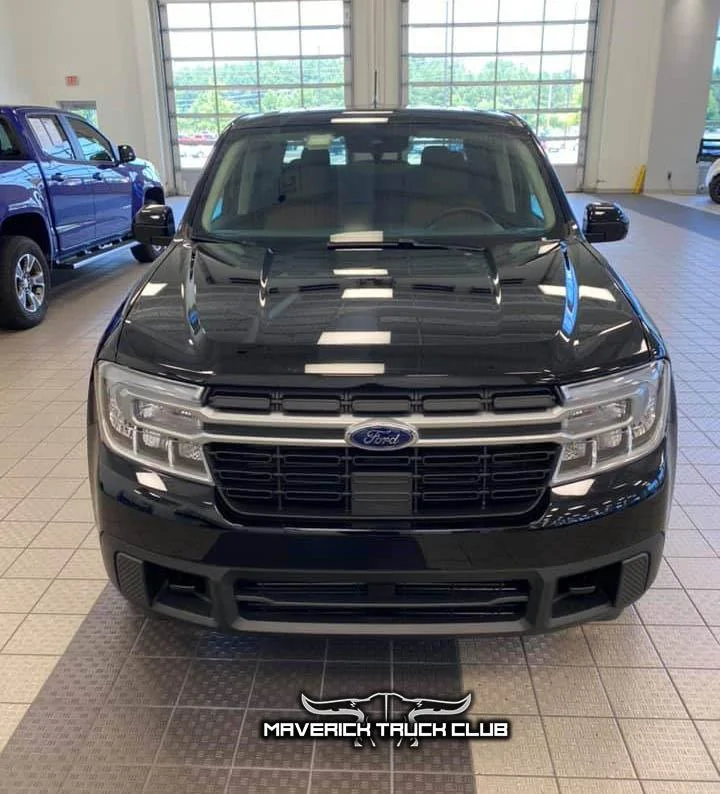 Ford Maverick 5'11" / 220 lb guy shows front & rear legroom and headroom in 2022 Maverick Lariat Shadow Black 2022 Maverick Lariat FX4 legroom 1