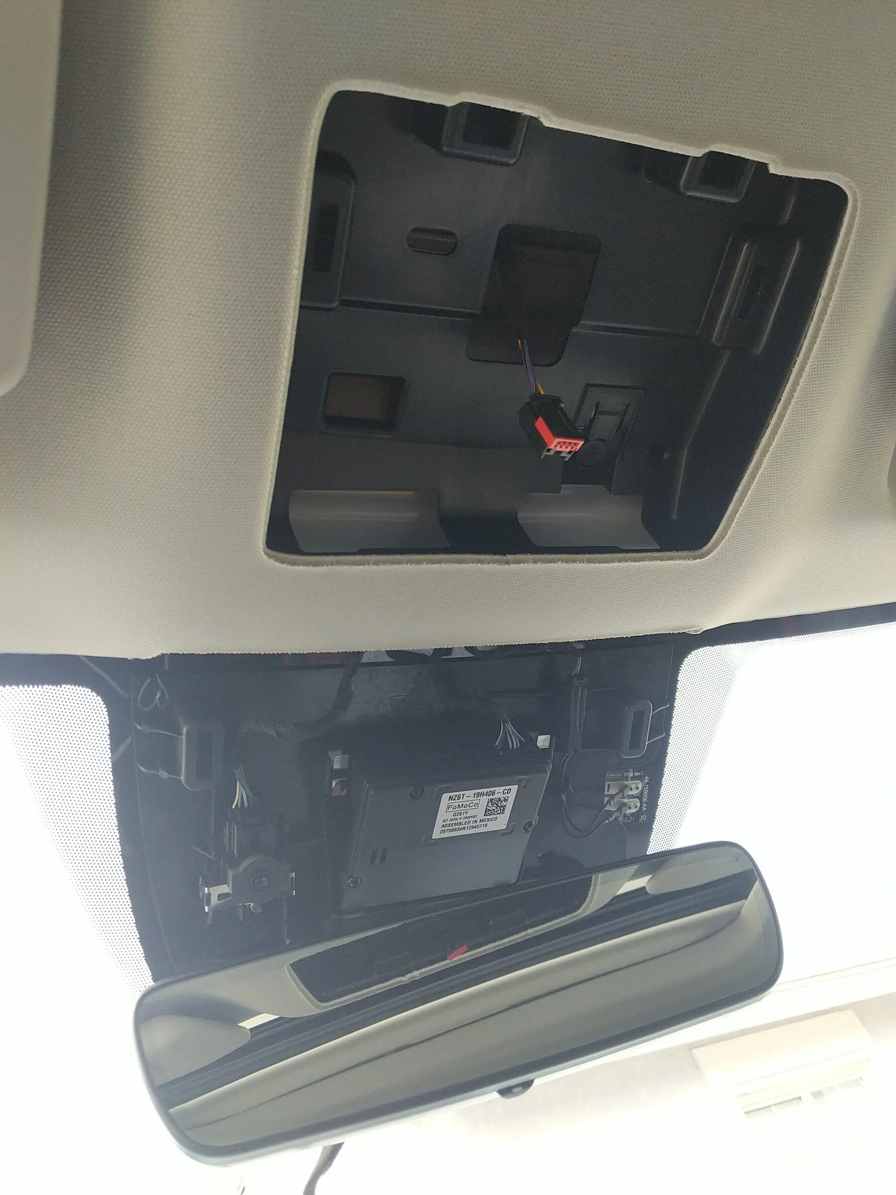 Ford Maverick Auto dim rear view mirror Install tip to remove center console with sunroof PXL_20220119_170808457.MP