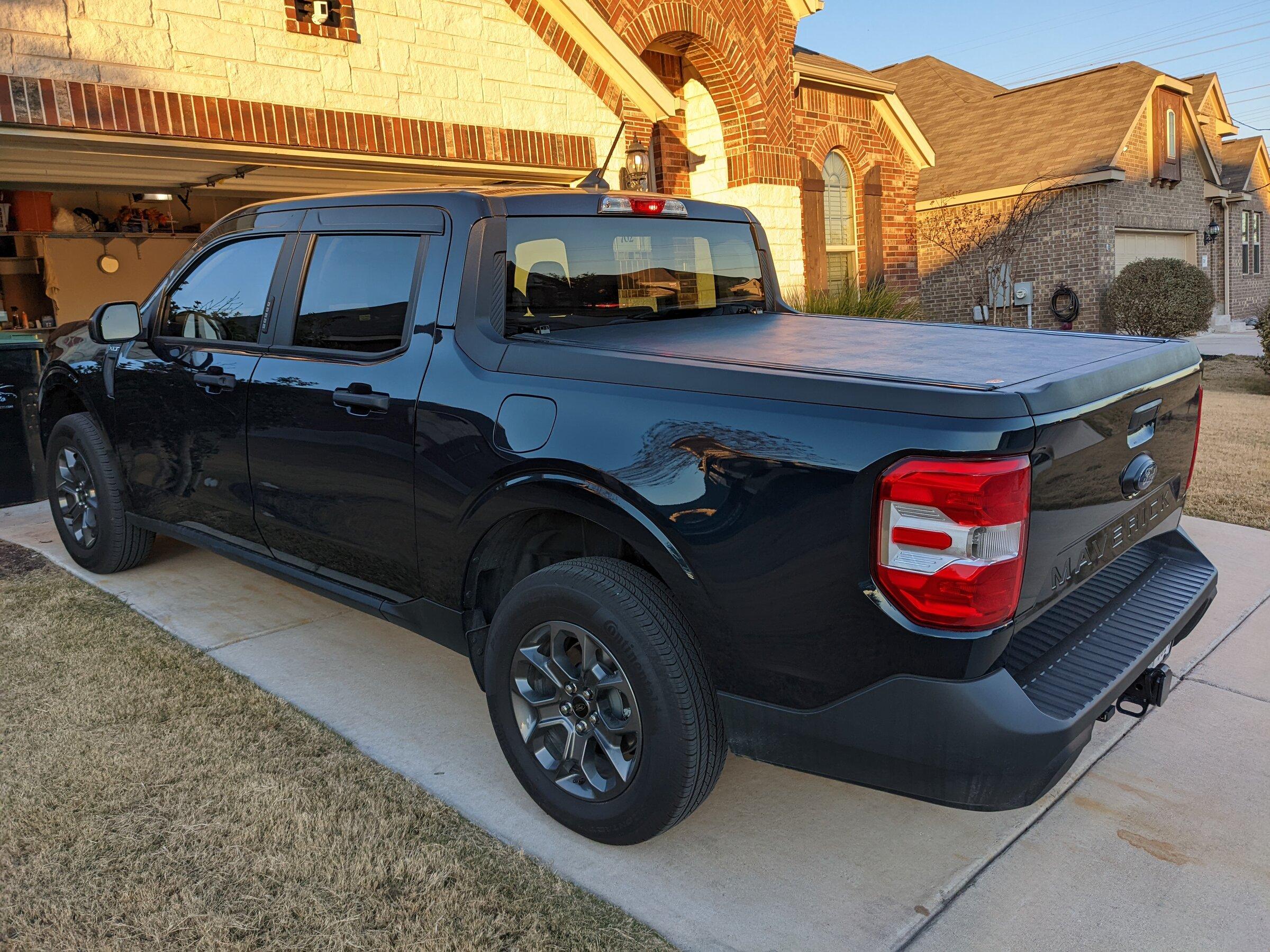 Ford Maverick Just got my Ford REV hard roll up bed cover. PXL_20220121_232821376