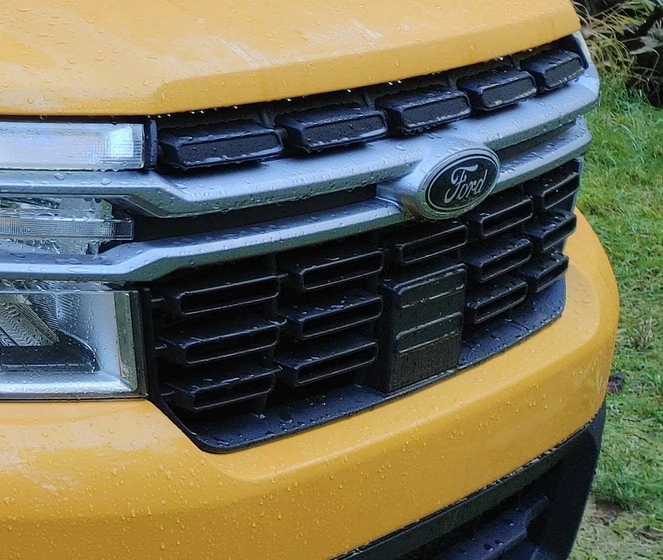 Ford Maverick Matching dark gray ACC panel to black grille - DIY FIX using Forever Black IMG_20220124_072839