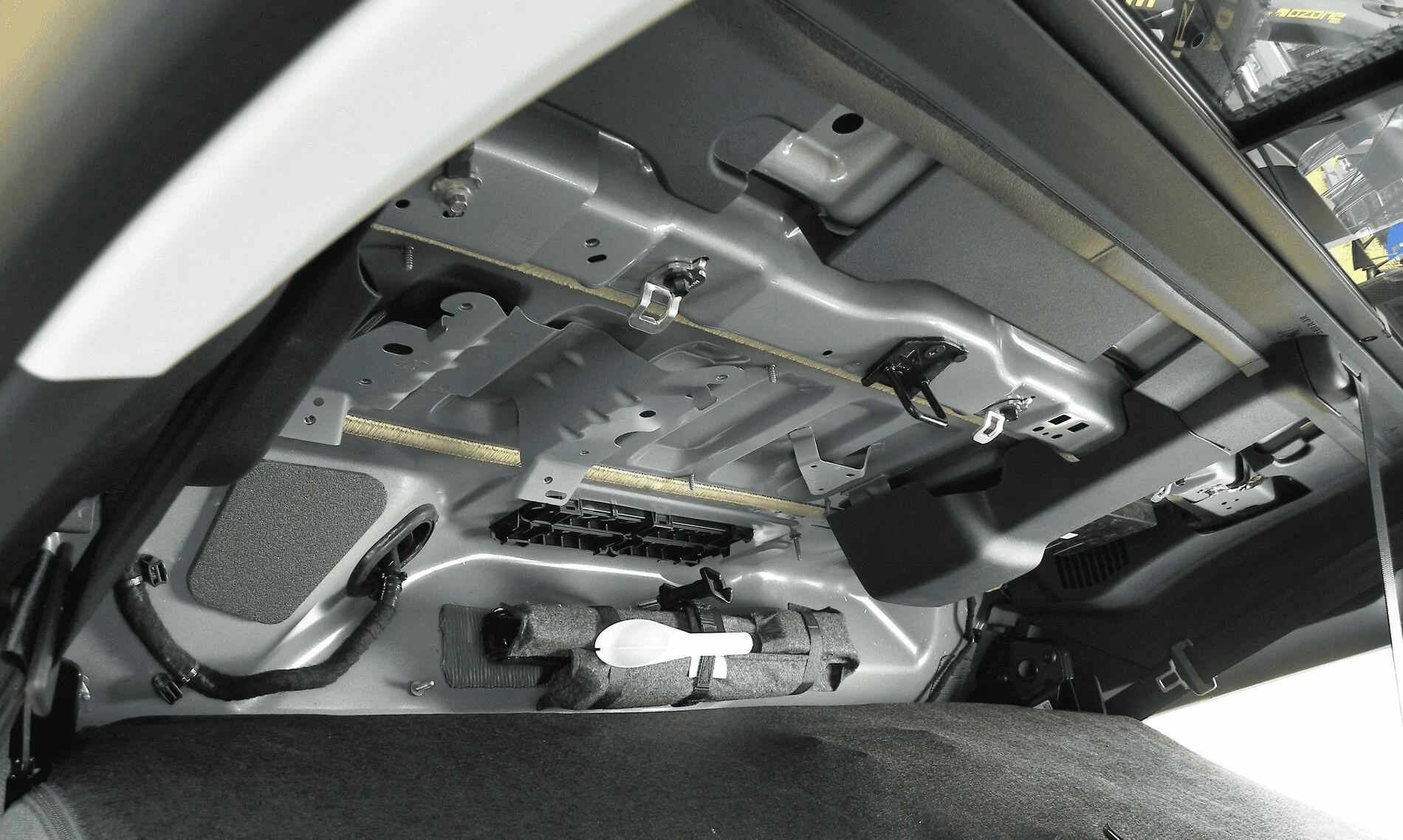 Ford Maverick 400w 110v bed outlet added 1643229001688