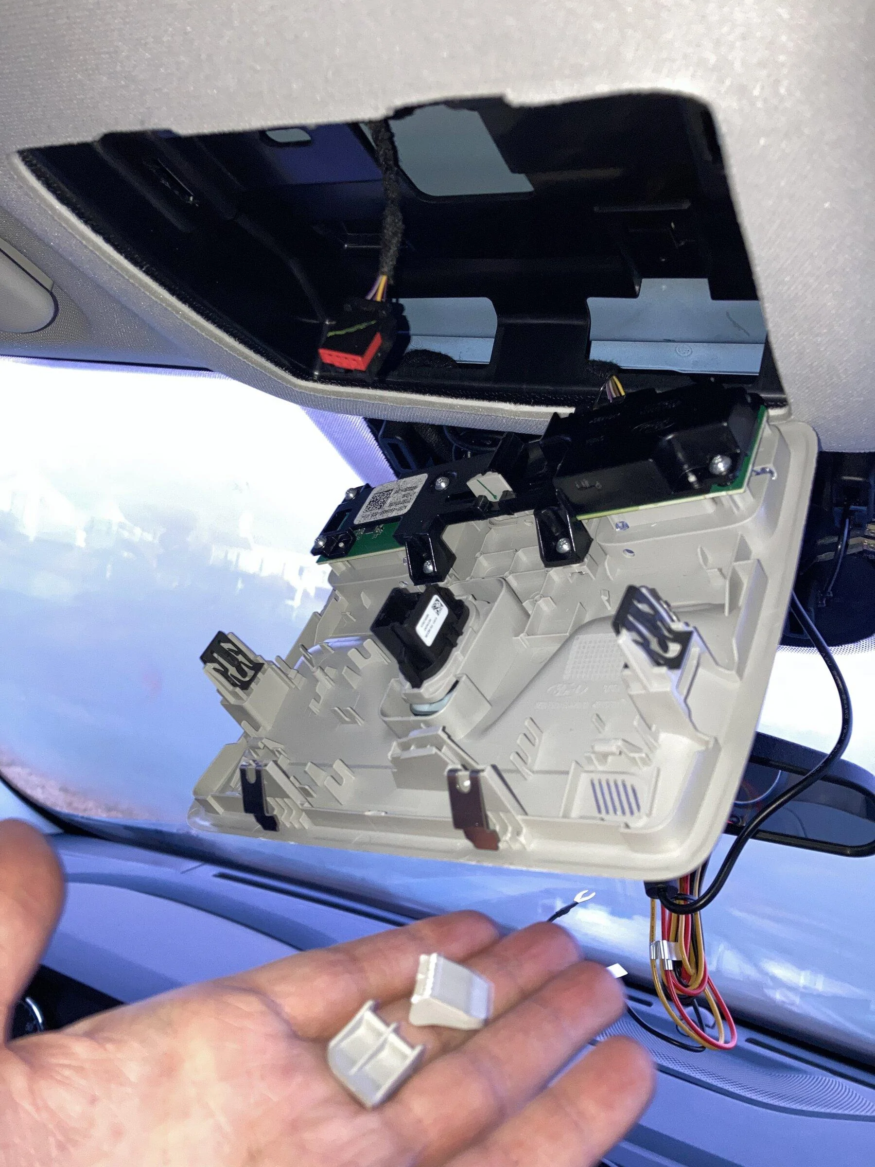 Ford Maverick Auto dim rear view mirror Install tip to remove center console with sunroof 8D1AE738-E756-4E5B-9414-58BEE2C36FFA