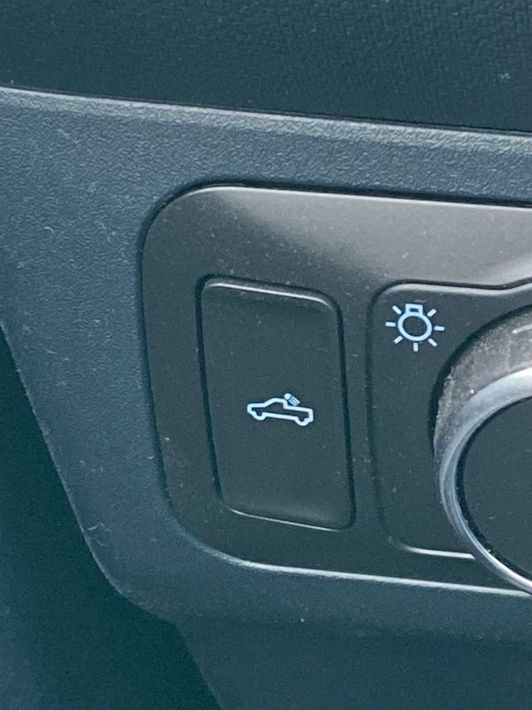 Ford Maverick Button for cargo lights not working imag