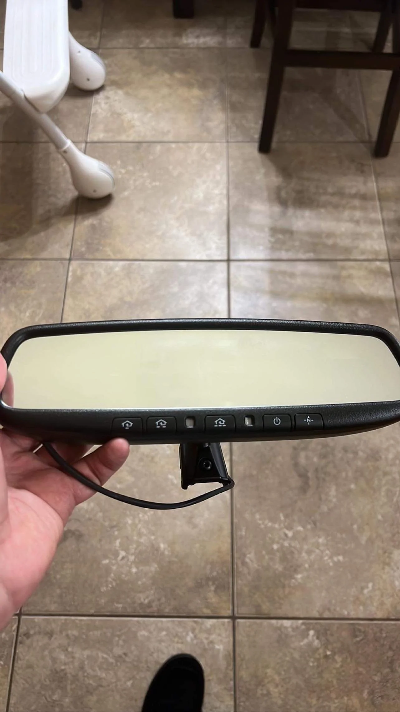 Ford Maverick Cheap auto-dimming, homelink mirror 96438844-9B43-40CD-A7D8-FCC14F912198