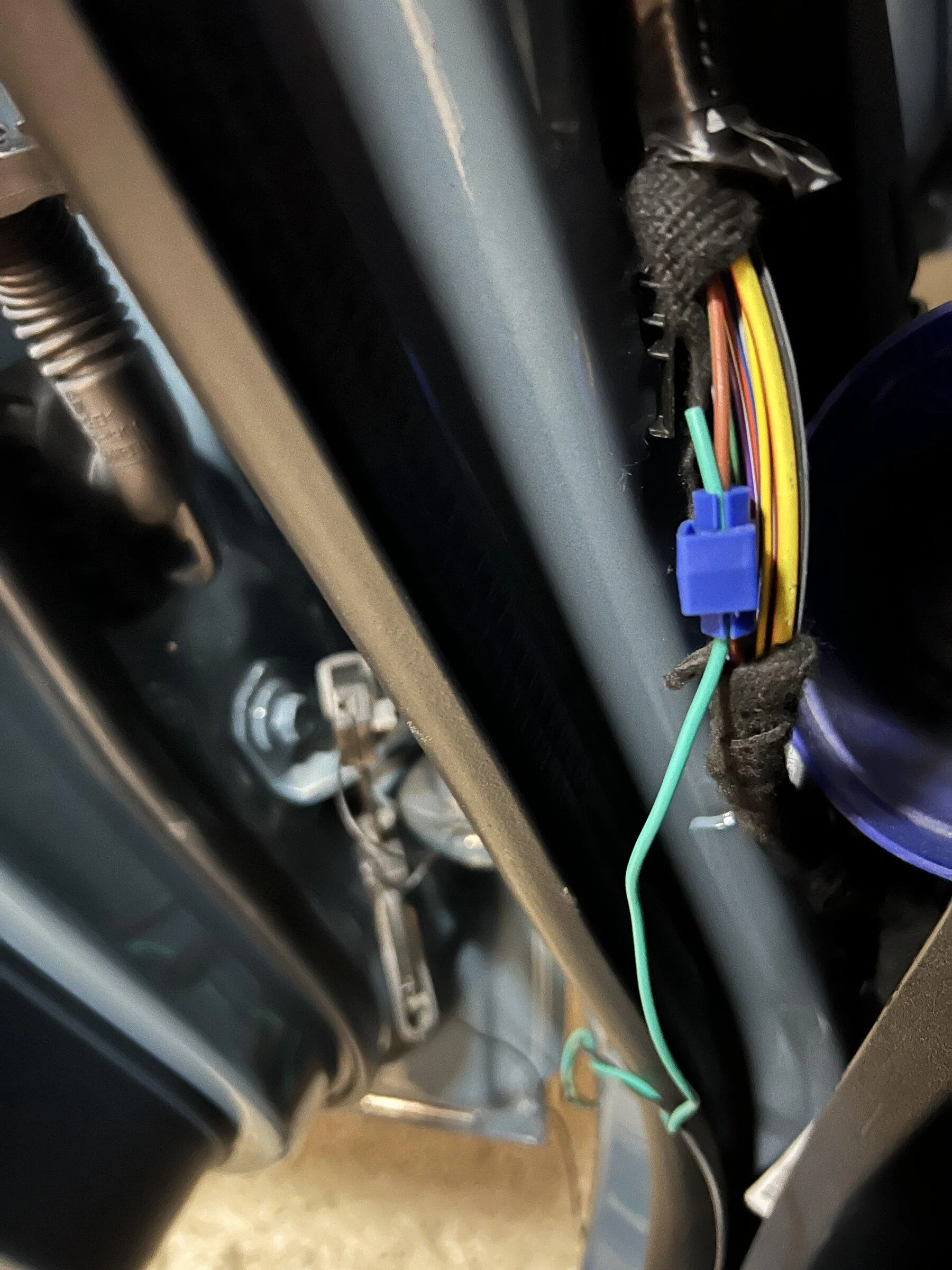 Ford Maverick Tailgate auto lock Installed for XL tempImageFiZss