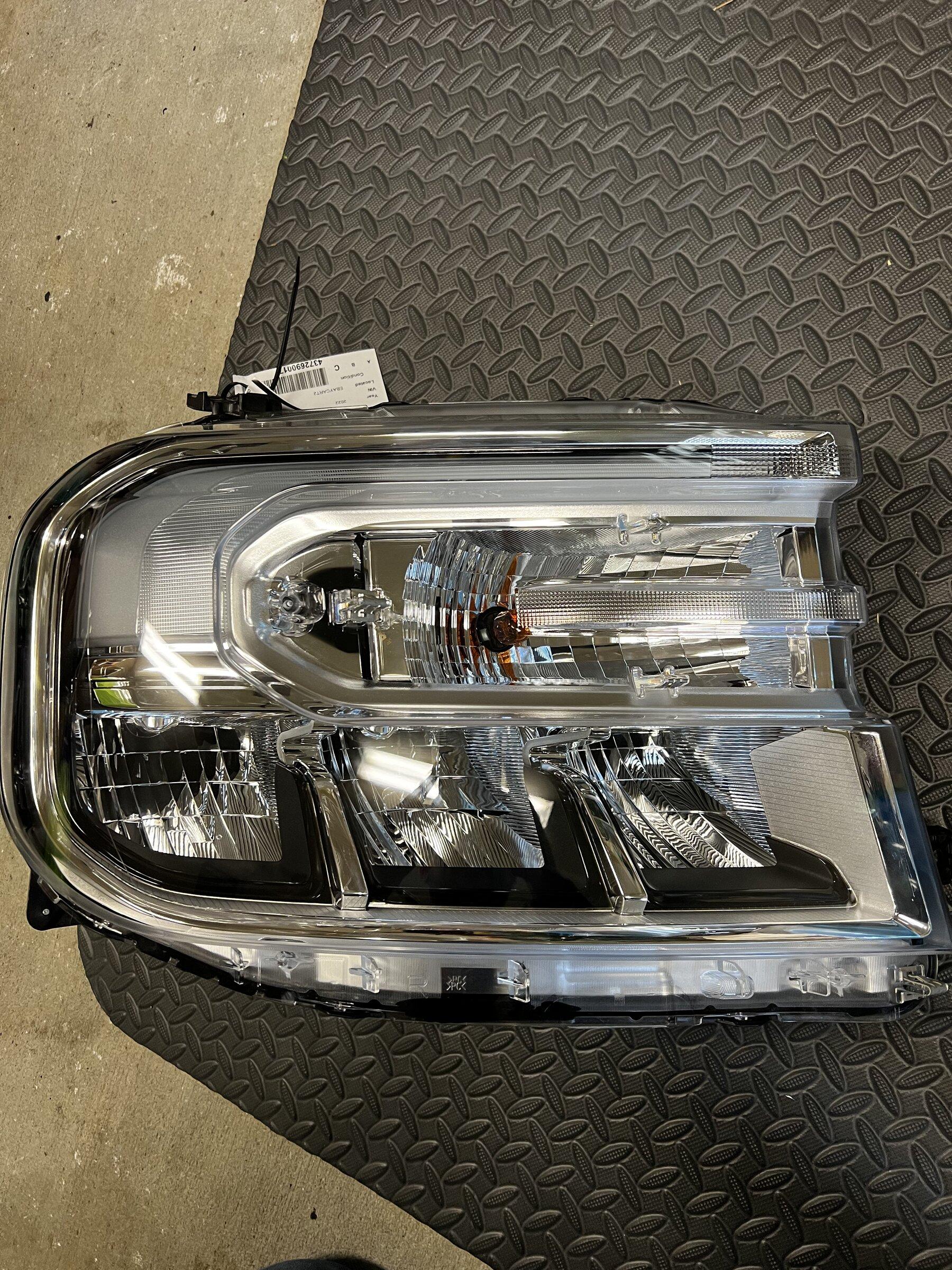 Ford Maverick OEM Lariat Headlights (Pair) 96DF3BD2-27F8-4311-9ABC-BCF9627EEB18