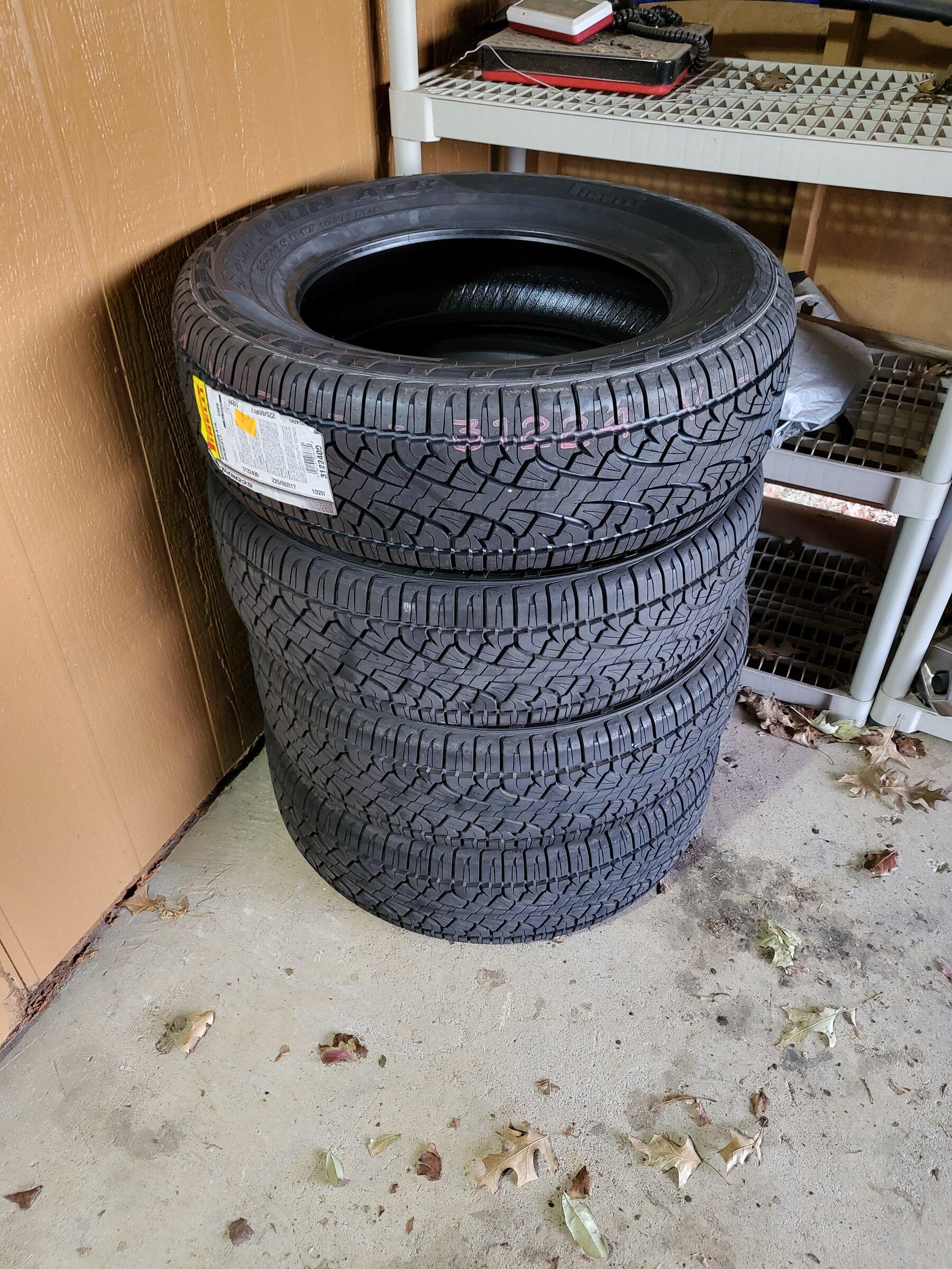 Ford Maverick Selling my pirelli scorpion tires atr 20220128_175029