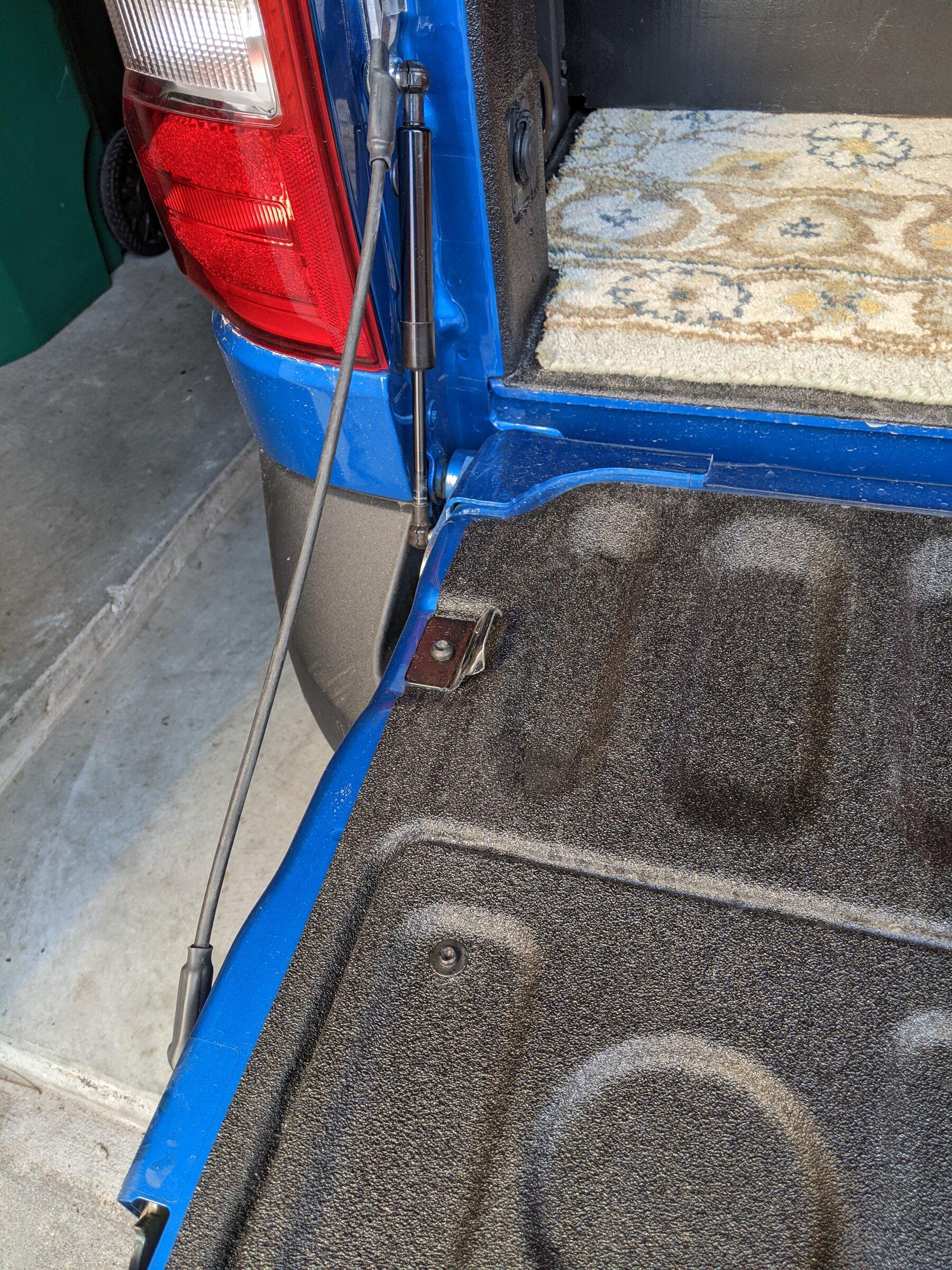 Ford Maverick Tailgate assist install help! How to tighten the Allen bolt on the lower plate? PXL_20220206_221537910.MP
