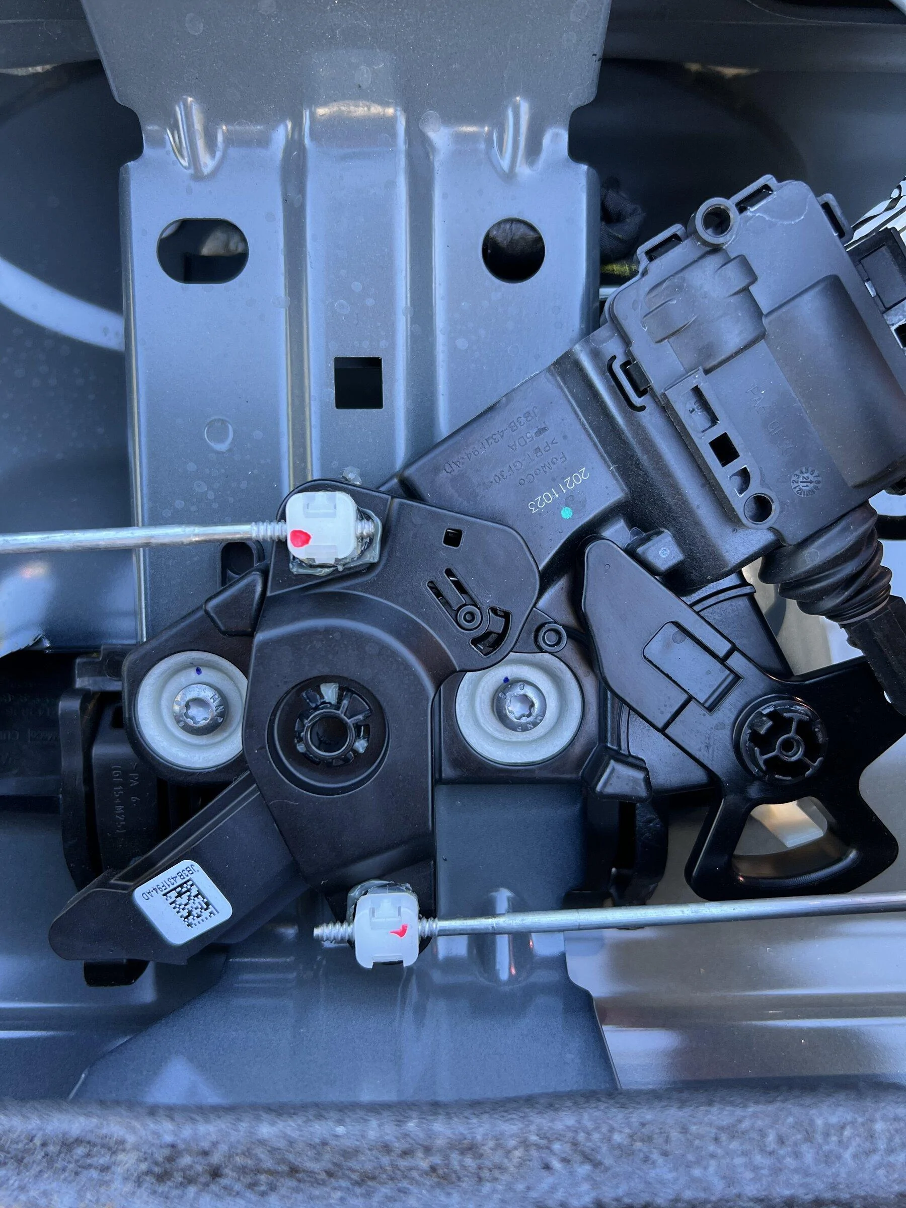 Ford Maverick Tailgate auto lock Installed for XL IMG_3941