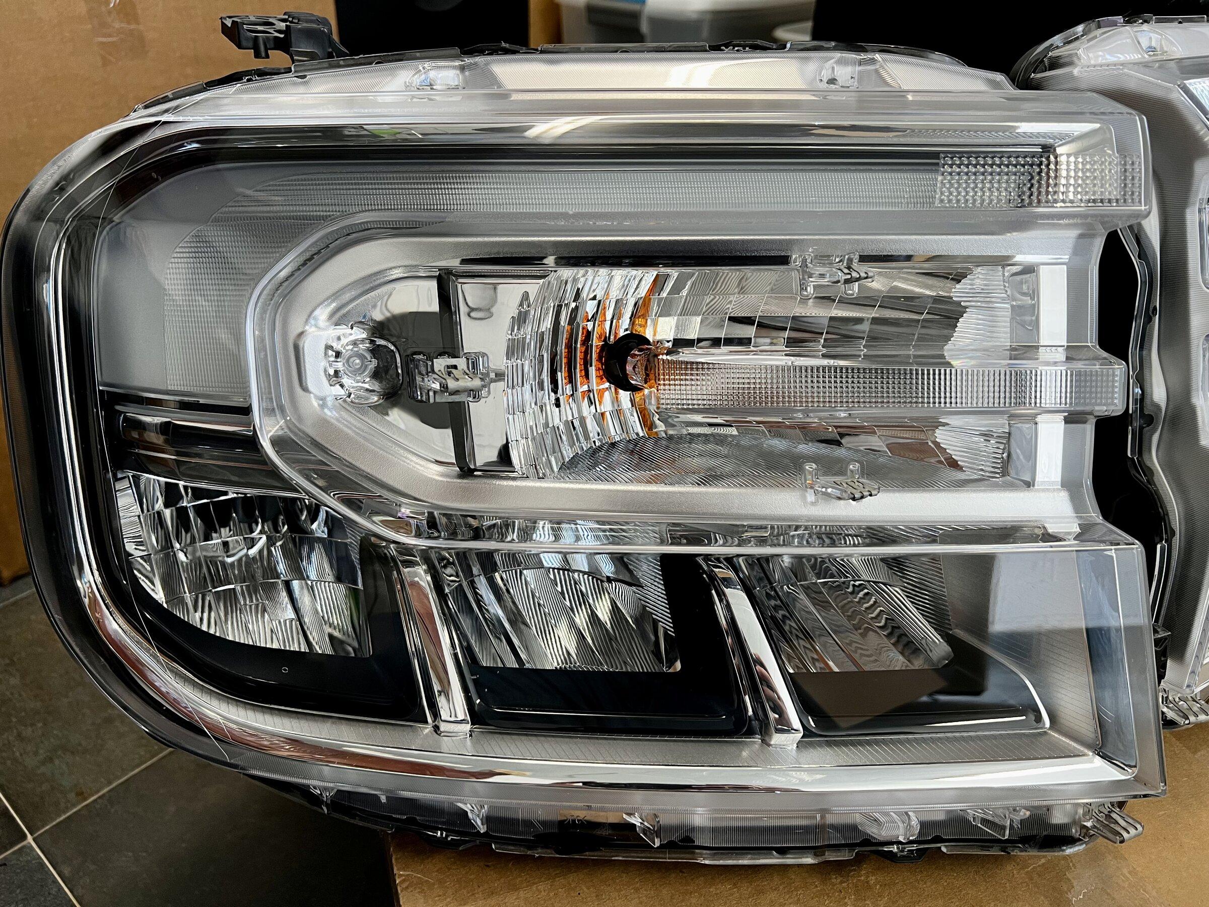 Ford Maverick OEM Lariat Headlights (Pair) DE7F7F68-B8BD-476A-A817-4F4BA6AC2F77