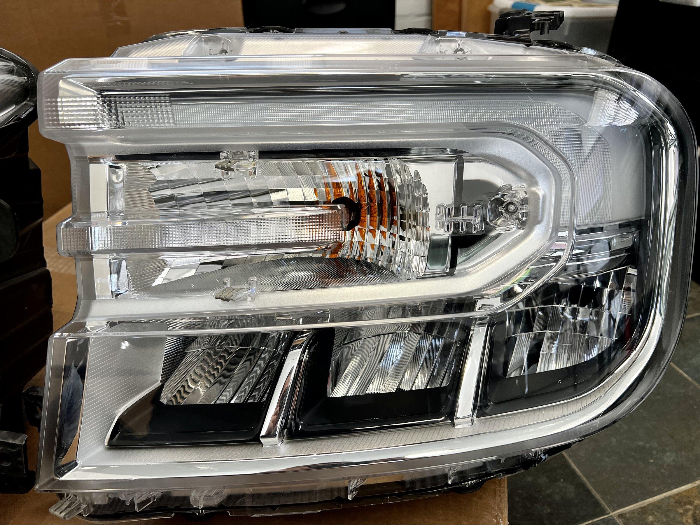 Ford Maverick OEM Lariat Headlights (Pair) AEF67031-3216-4F5A-A5E0-1A2B73310E73