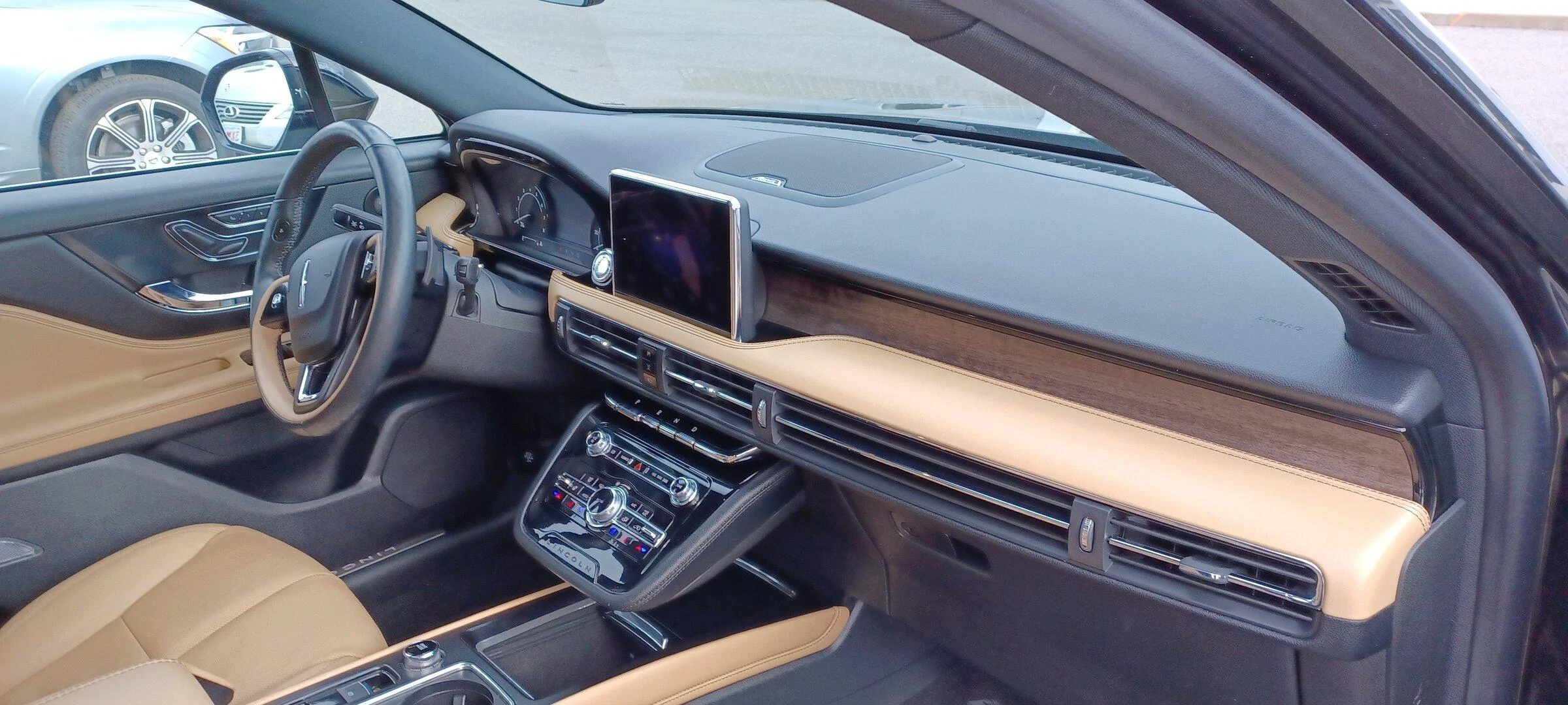 Ford Maverick Drove a Lincoln Corsair today. Look similar? 20220210_101819