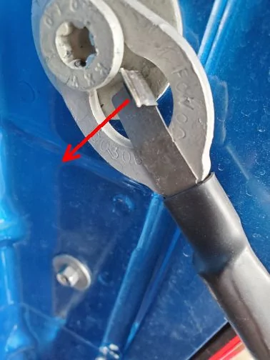 Ford Maverick Changing position of tailgate cables t1