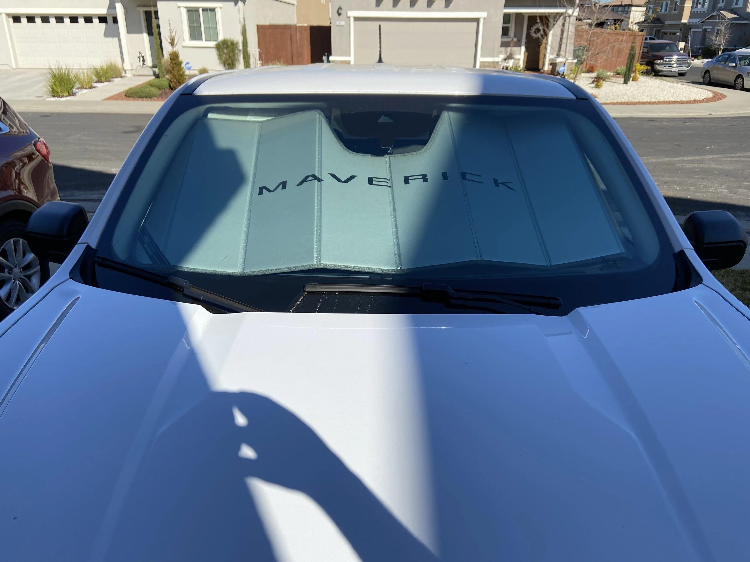 Ford Maverick Maverick sunshade 4045038A-C9F9-4D5A-BBCA-3464719FC02C