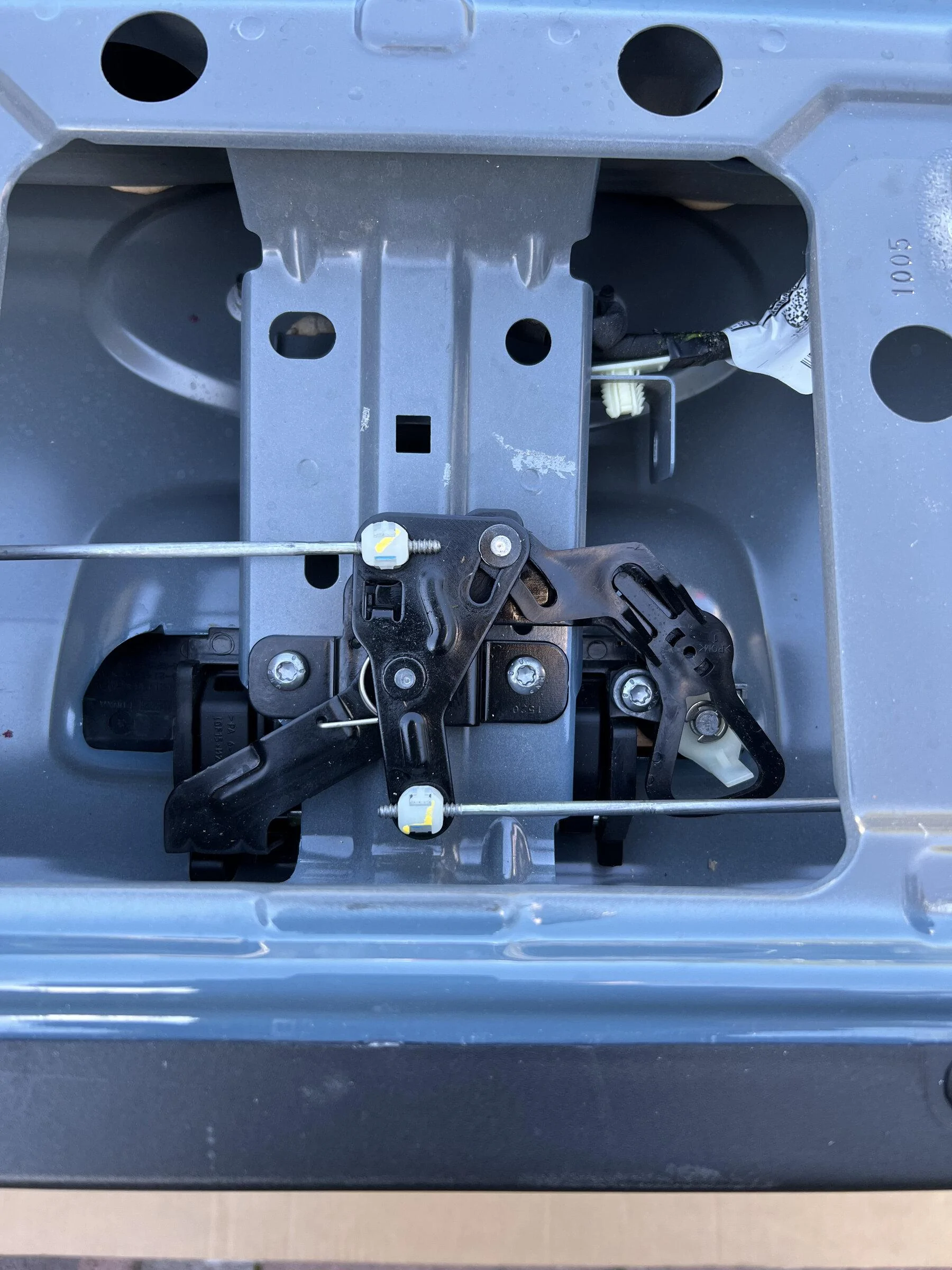 Ford Maverick DIY Tailgate Power Lock using Control/Actuator from Ranger IMG_3960