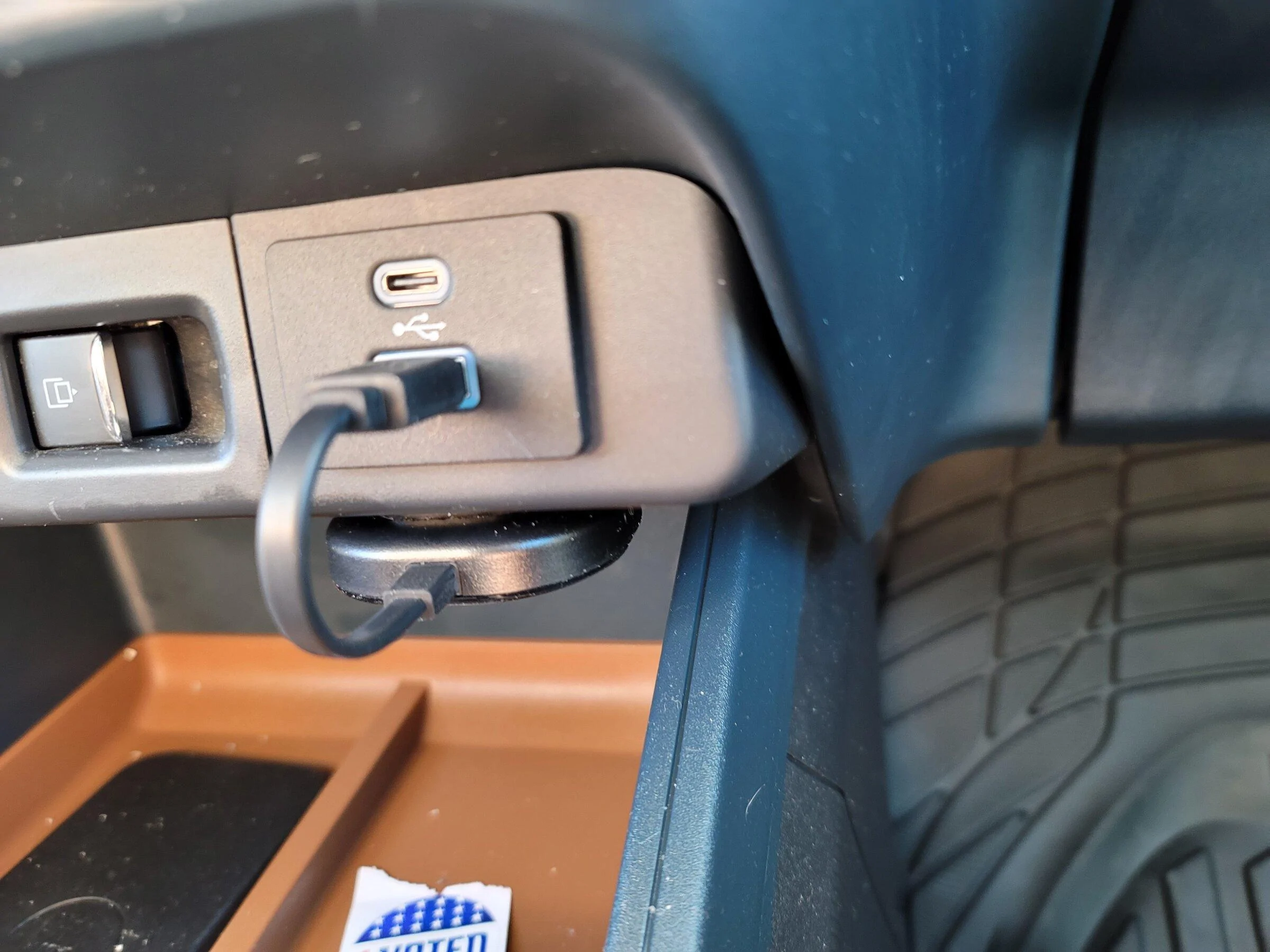 Ford Maverick Installed AA wireless adapter and stubby antenna 20220219_122736