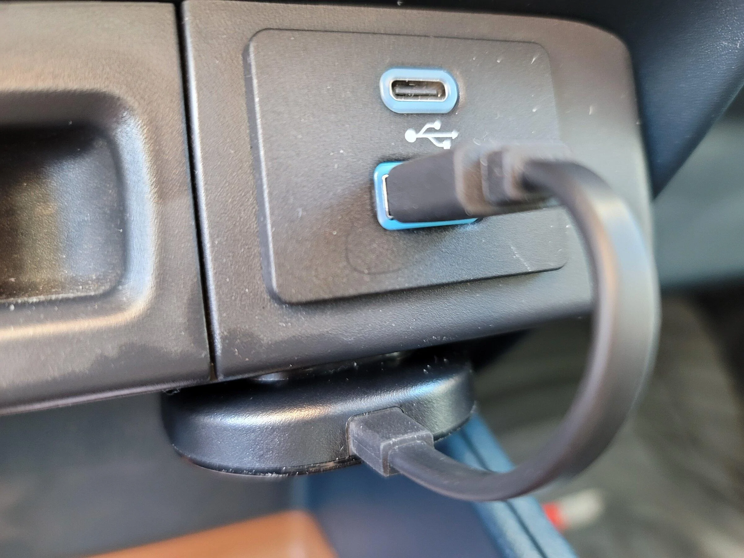 Ford Maverick Installed AA wireless adapter and stubby antenna 20220219_122659
