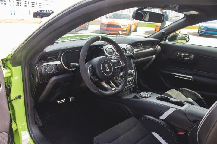 Ford Maverick Anyone like the dial shifter? 2020-Ford-Mustang-Shelby-GT500-with-Carbon-Fiber-Track-Package-Grabber-Lime-Interior-001-cock