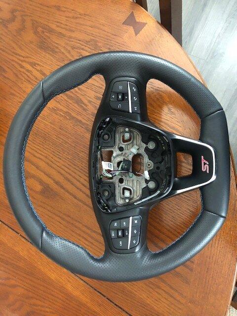 Ford Maverick Fiesta ST Steering Wheel Gives Maverick Interior a Sportier Touch IMG_0812