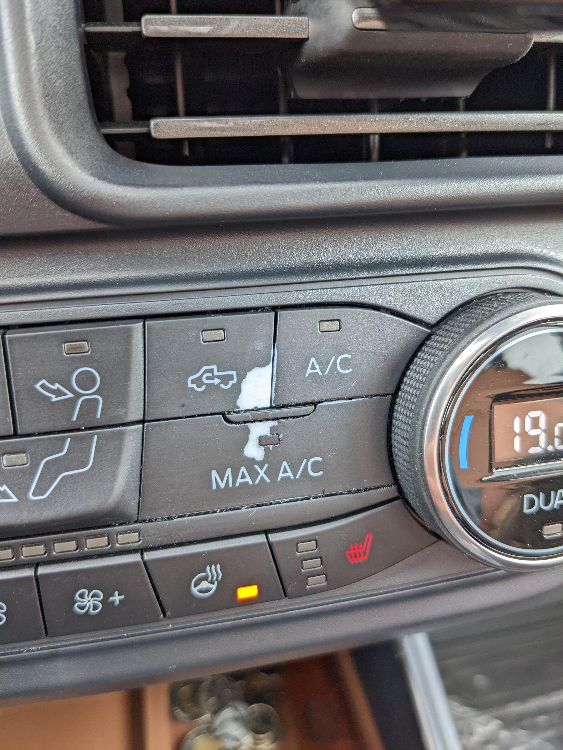 Ford Maverick Climate control panel buttons PXL_20220225_201208375