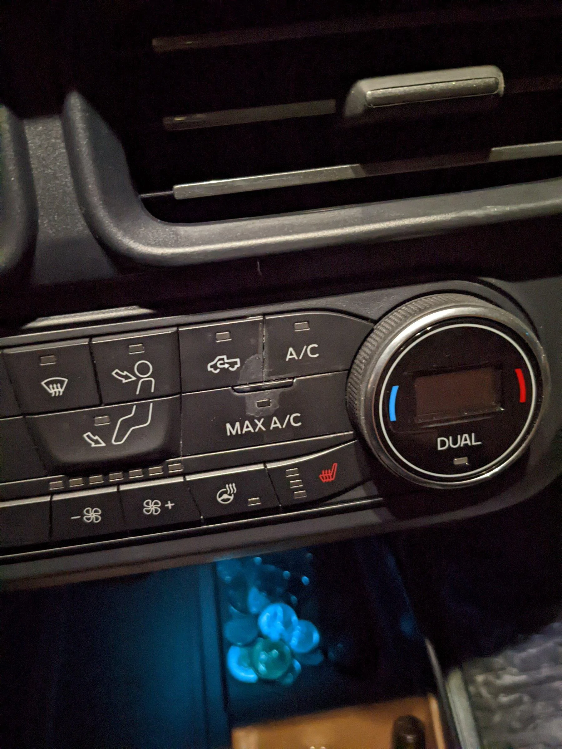 Ford Maverick Climate control panel buttons PXL_20220226_235709400