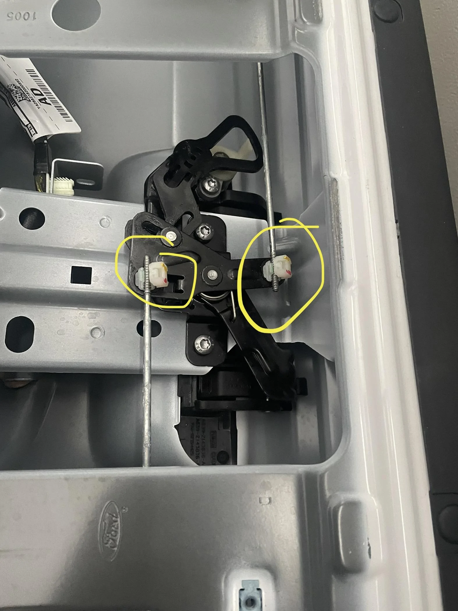 Ford Maverick DIY Tailgate Power Lock using Control/Actuator from Ranger 487E3566-544F-44A5-BD63-142BED7456BB