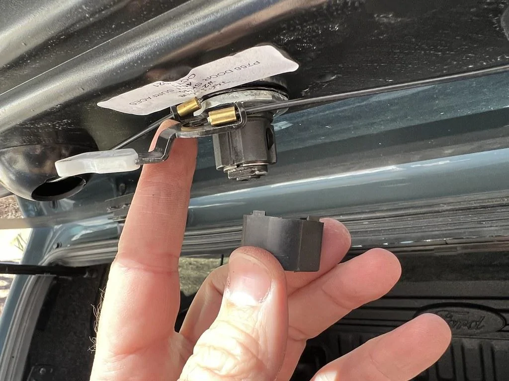 Ford Maverick SnugTop power lock? 51913357027_f2e96e9c40_