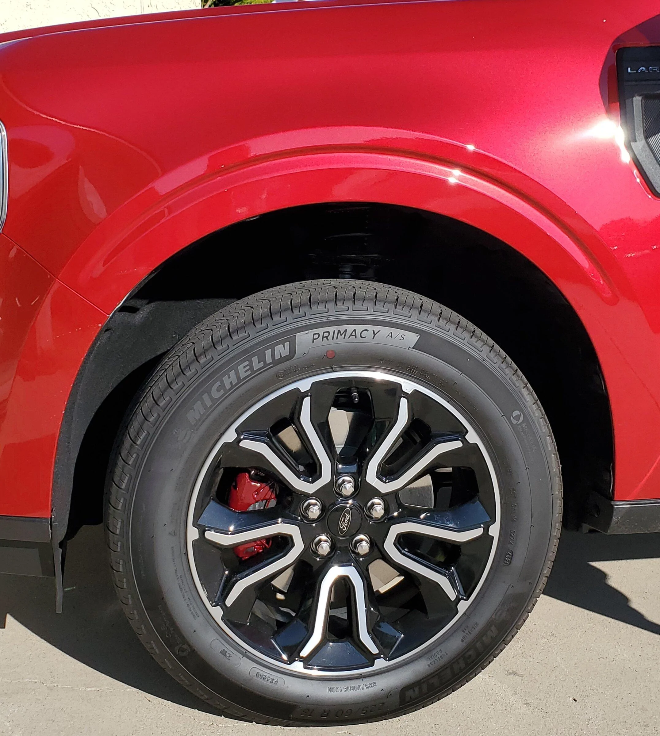 Ford Maverick painting calipers red with black rims. Calipers 2