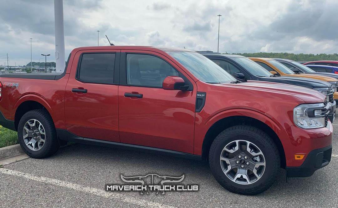 Hot Pepper Red 2022 Ford Maverick XLT FX4 1.jpg