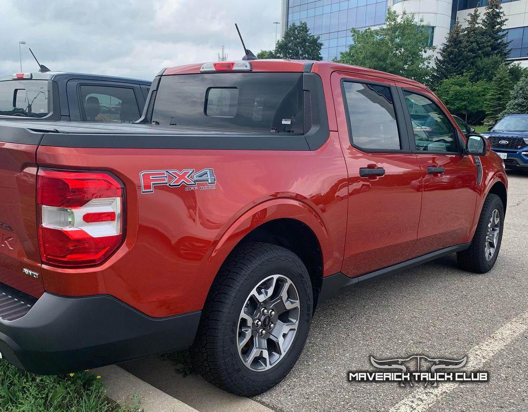Hot Pepper Red 2022 Ford Maverick XLT FX4 2.jpg