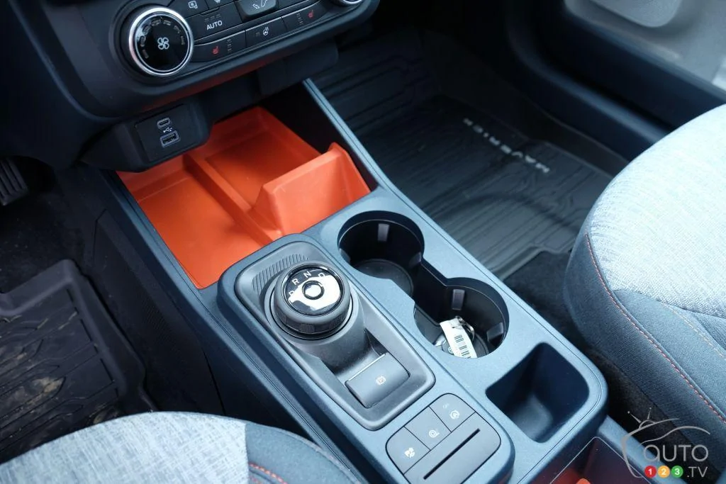 Ford Maverick Ford Maverick all-weather floor liners: how many are included? Interior 2021 Ford Maverick XL Cactus Gray 8