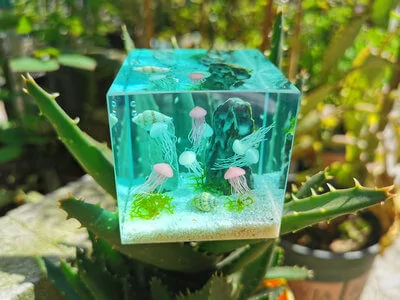 Ford Maverick Creative Ideas for Dash Cubby Storage jellyfish-resin-diorama3-19