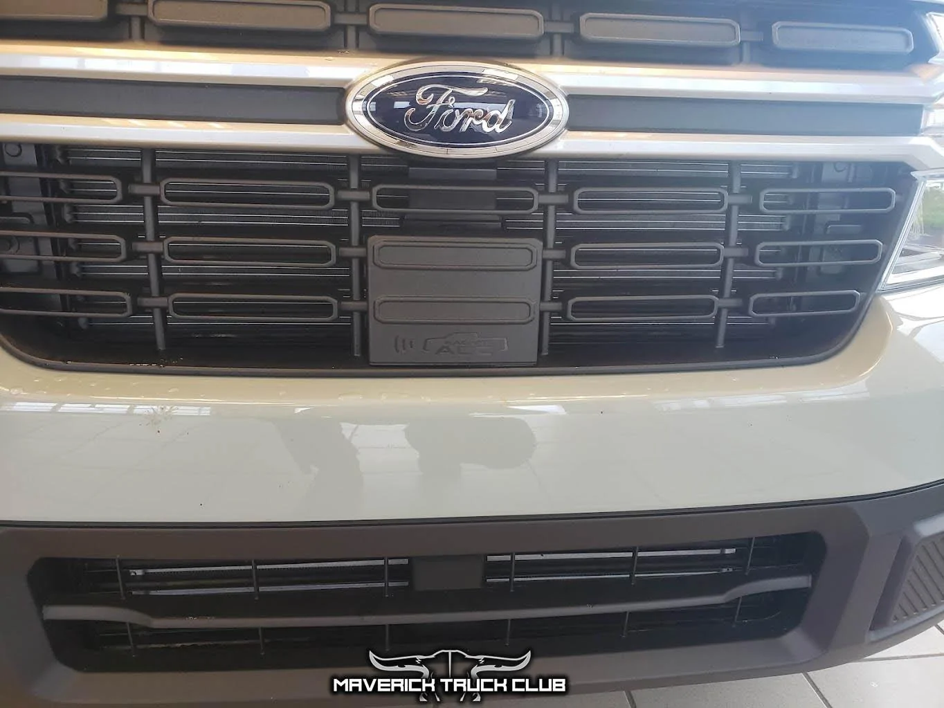 Ford Maverick TONS of Maverick Trainer Pics & Measurements! (Cactus Gray, 6'6" tall driver & passenger, legroom, car seat, no moonroof, undercarriage) Maverick Lariat Grill
