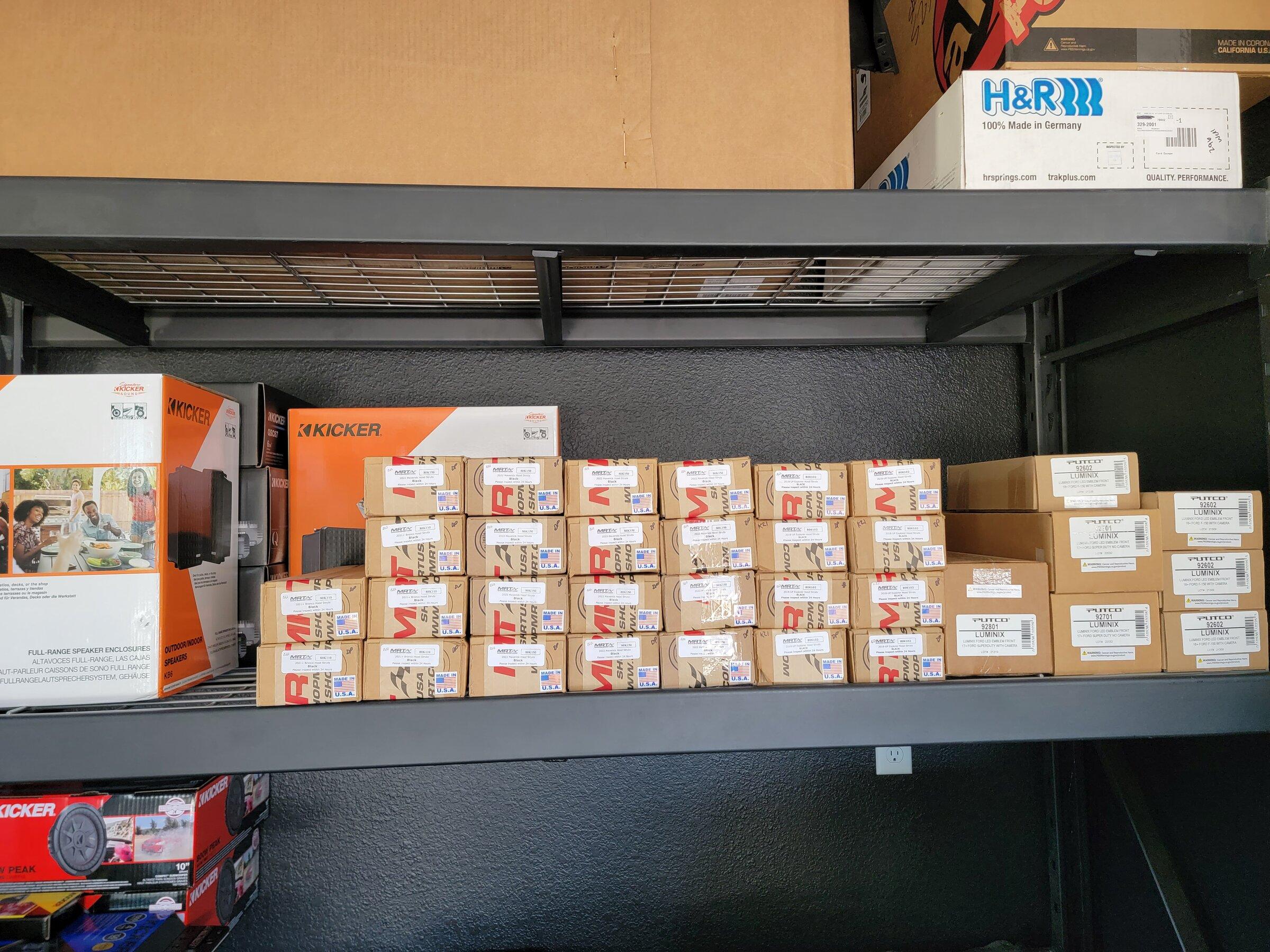 Ford Maverick Hood struts galore! 20220310_154409