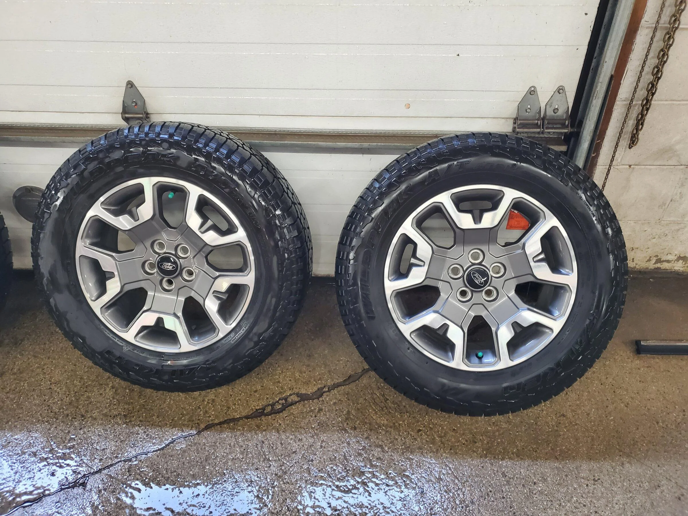 Ford Maverick New condition.wheel tire set 20220316_113956