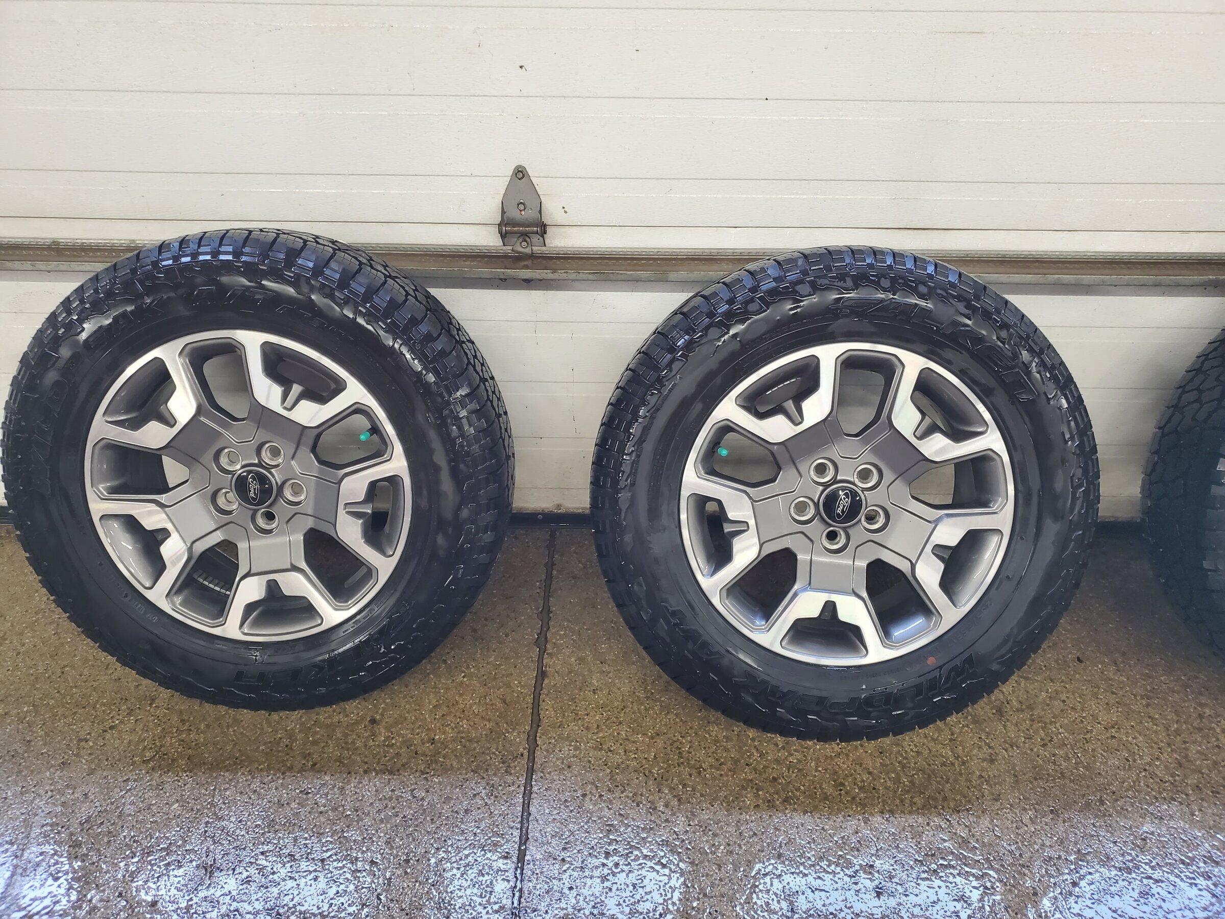 Ford Maverick New condition.wheel tire set 20220316_114001