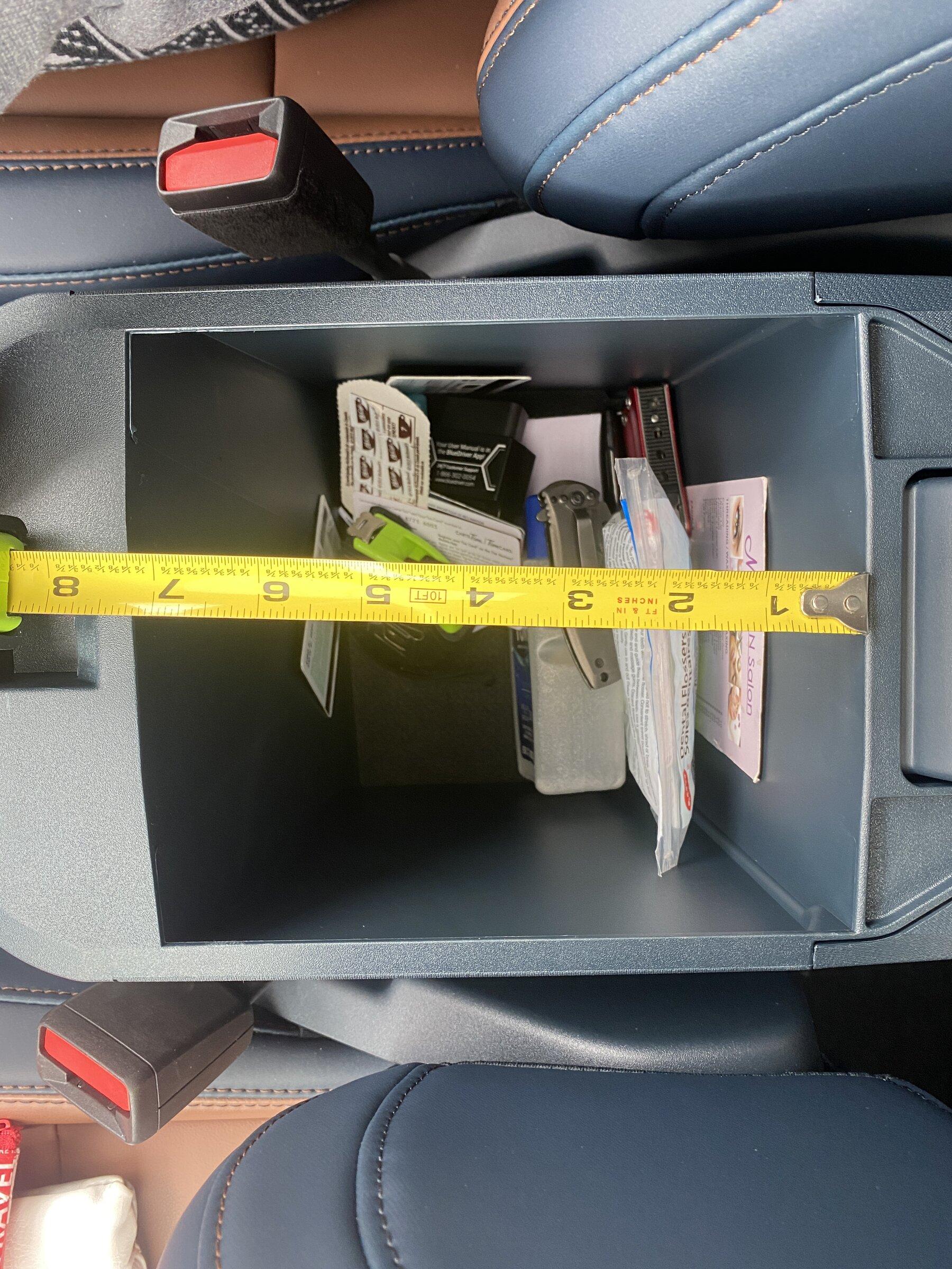 Ford Maverick Approximate centre console / armrest dimensions. 775073AB-264B-4F14-B4C0-81509ED3F092