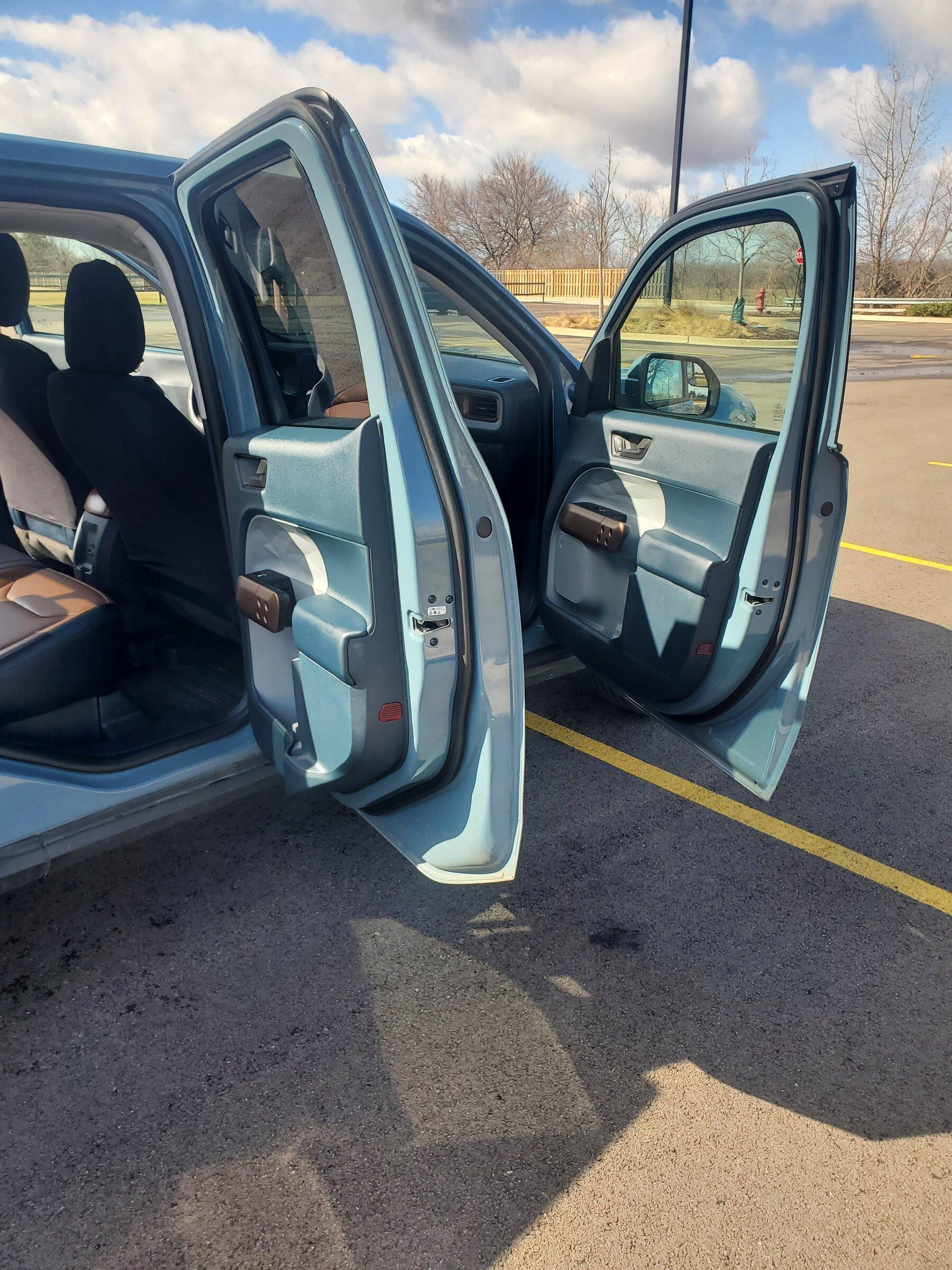 Ford Maverick 2022 Ford Maverick Hybrid Lariat Edition Area 51 for sale 20220401_103434