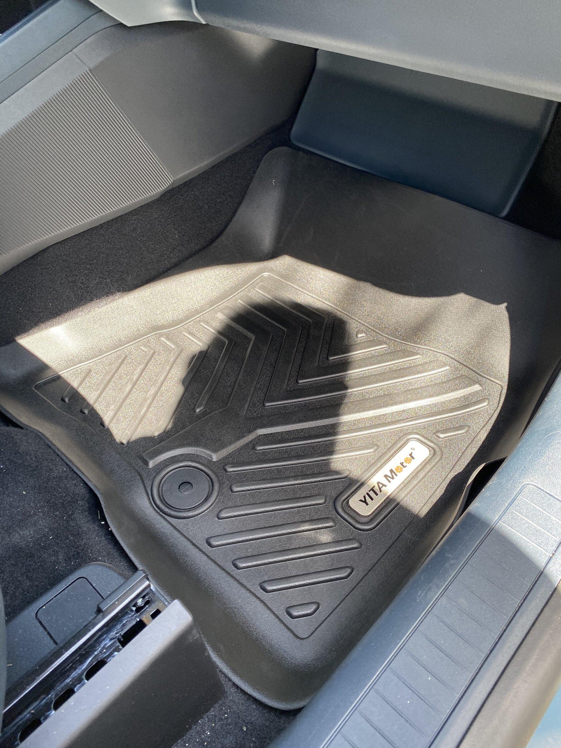 Ford Maverick Hybrid floor mats 3066378D-A859-4FFD-A815-E730B6A7B407
