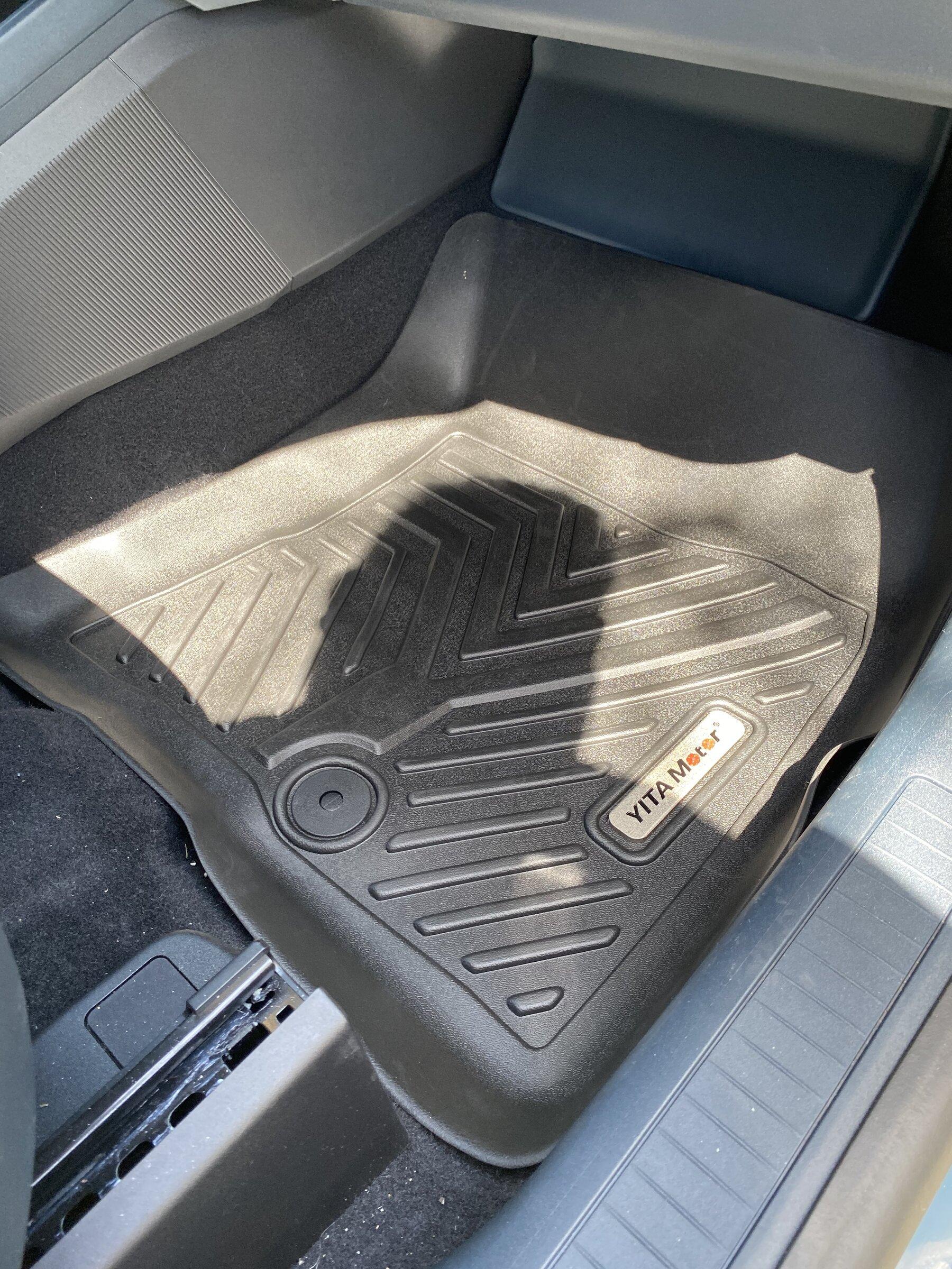 Ford Maverick Hybrid floor mats 16479986-BC08-4AED-88B3-5BC8D0104644