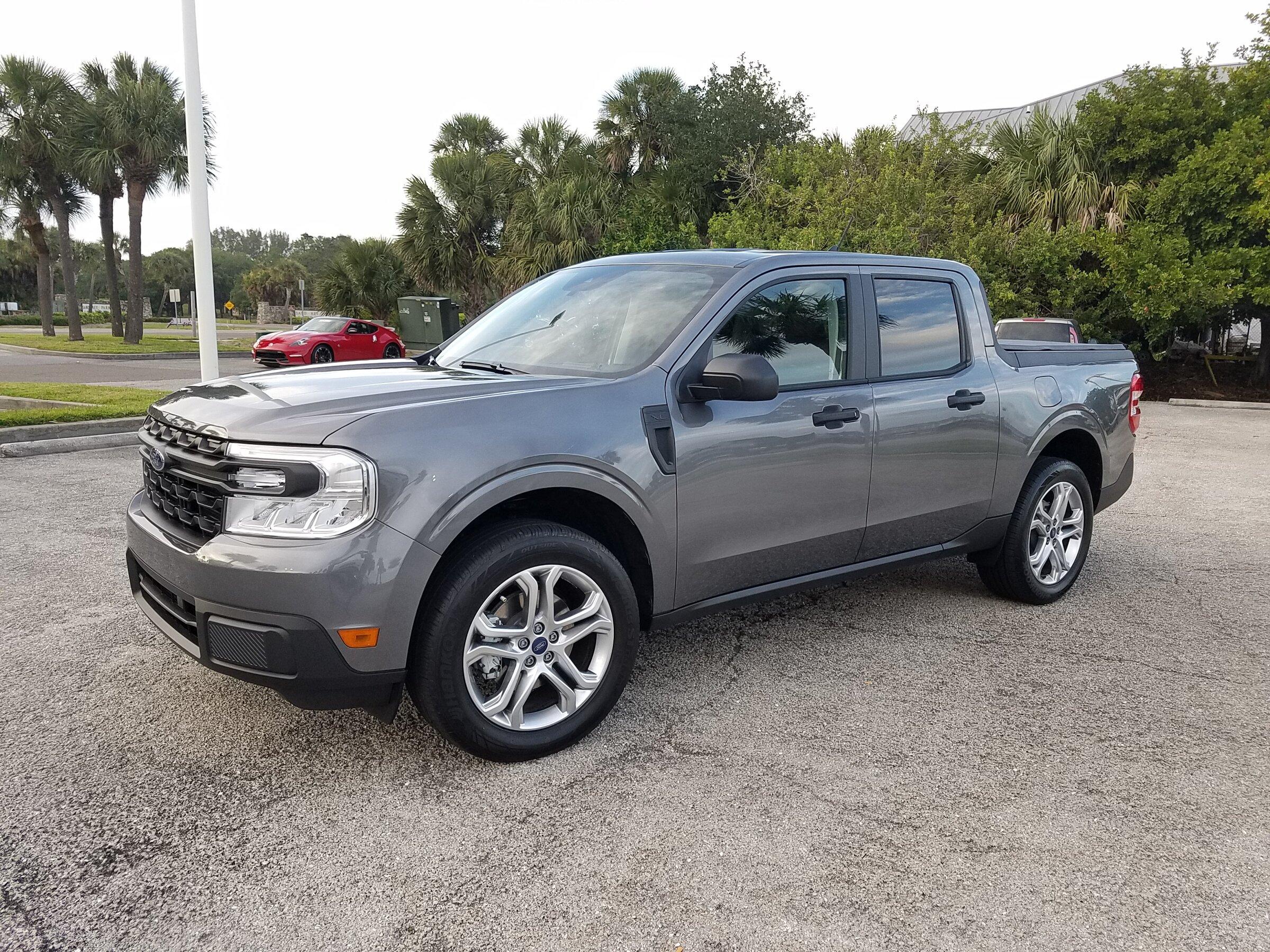 Ford Maverick 2022 Ford Maverick with 2018 Ford Edge Titanium package 19" wheel set 2022-04-14 19.30.40