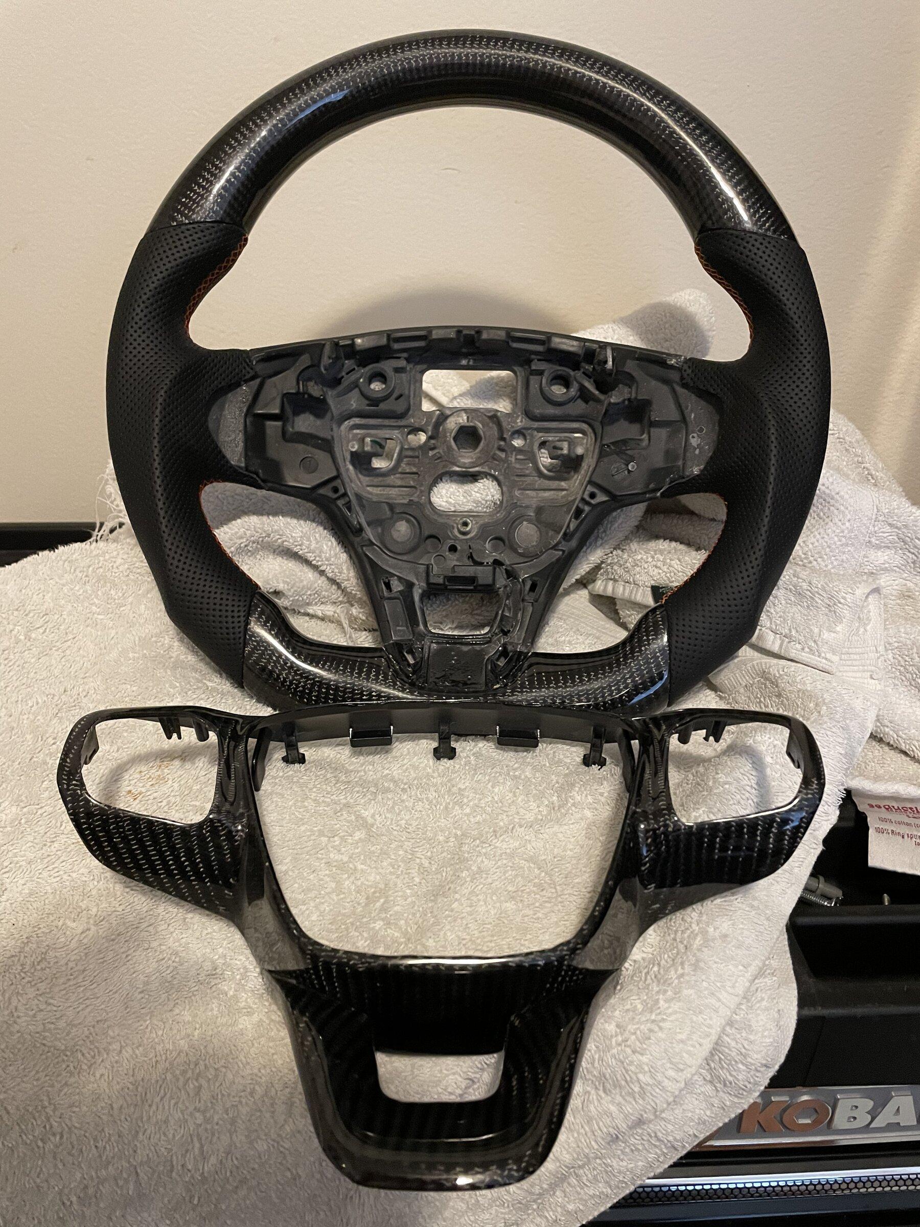 Ford Maverick Custom carbon fiber steering wheel 0F9C113A-136C-4A9D-B7FA-306755BE3FD2