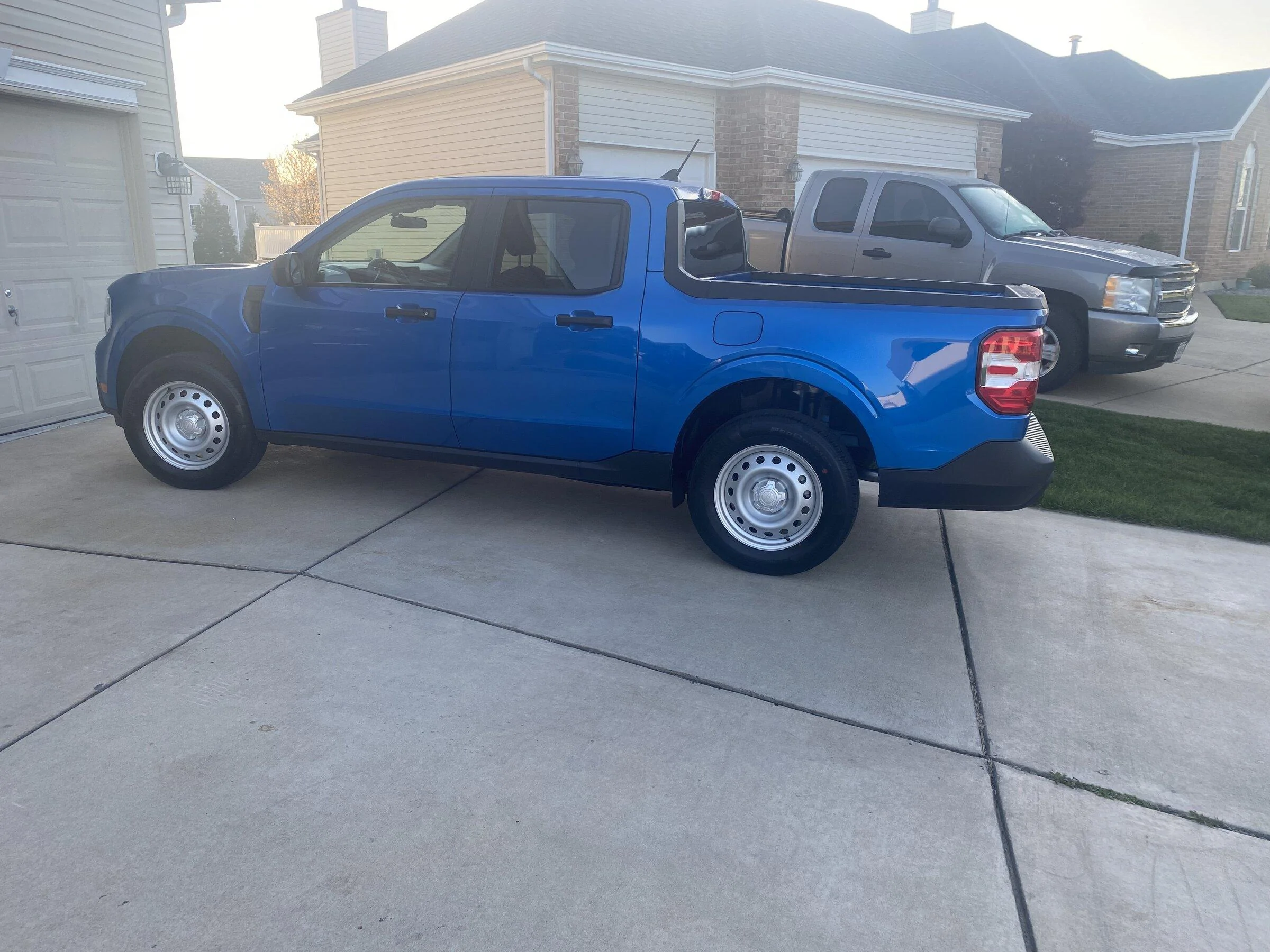 Ford Maverick XL Hybrid Velocity Blue FA9F869B-27BD-4226-A9BE-4A9E4E0C44BD