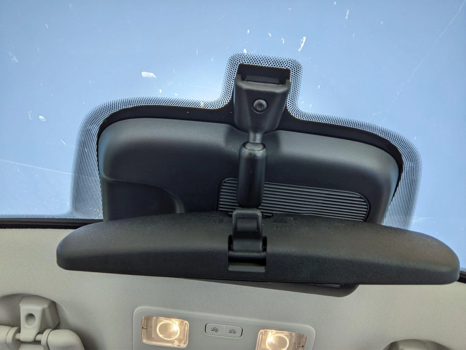 Ford Maverick Interior rearview mirror restricting forward visibility PXL_20220425_202617741-1080